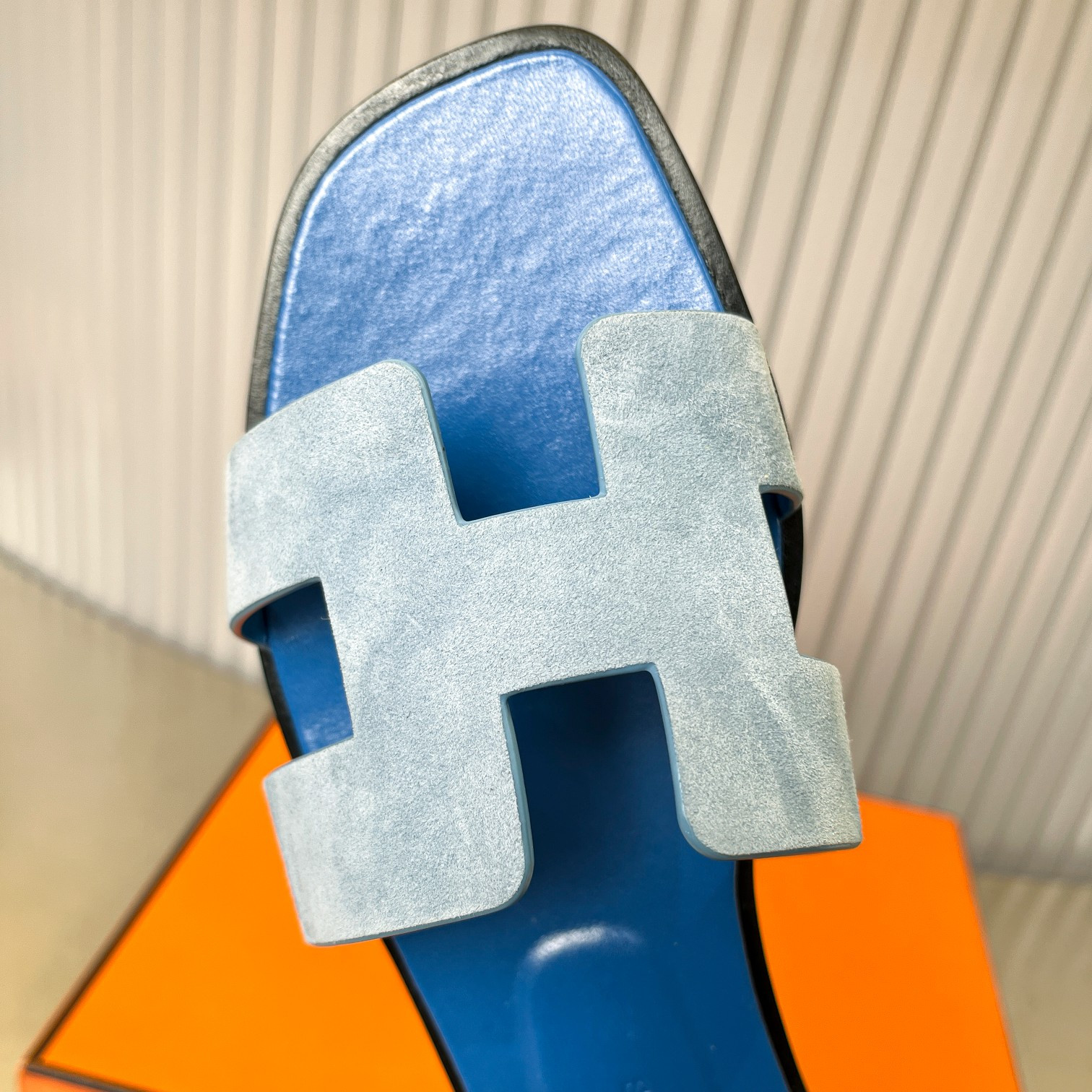 ua H**me5 oran sandal