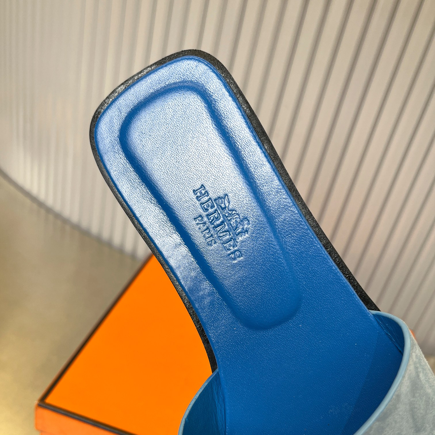 ua H**me5 oran sandal