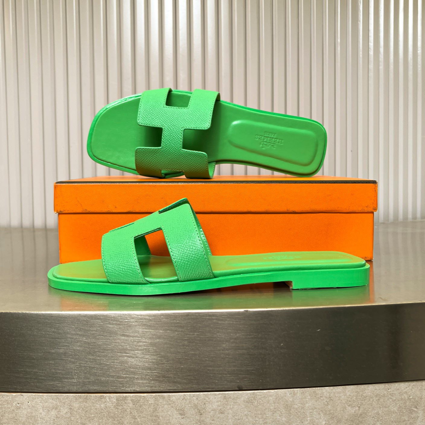 ua H**me5 oran sandal