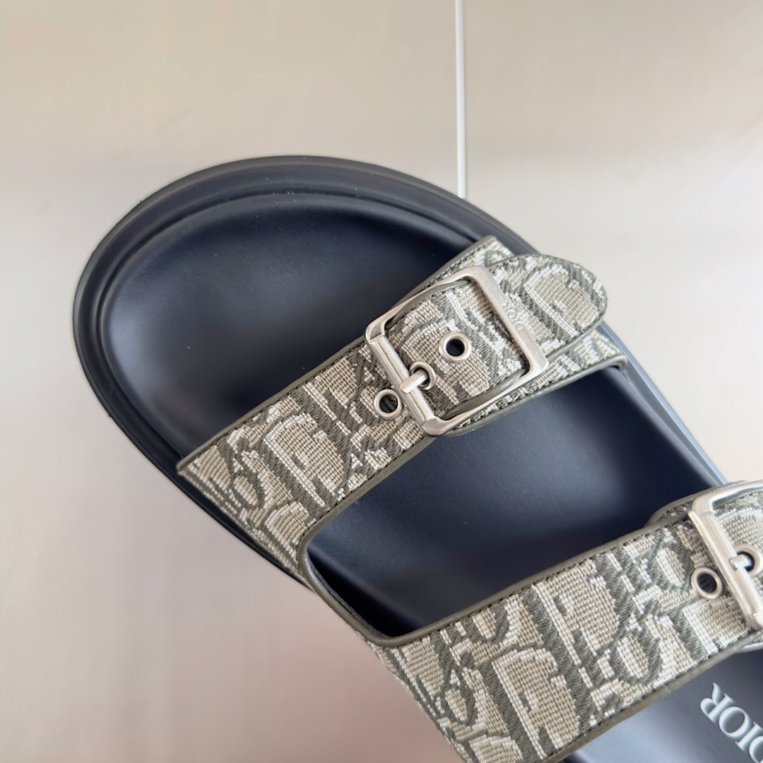 ua D*or aqua sandal