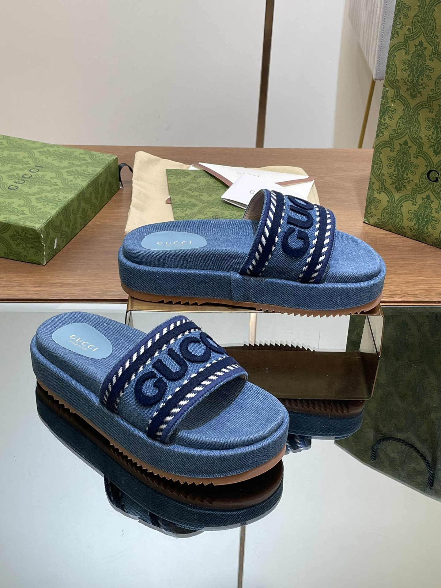 ua G*u*i slide sandal with G*u*i script