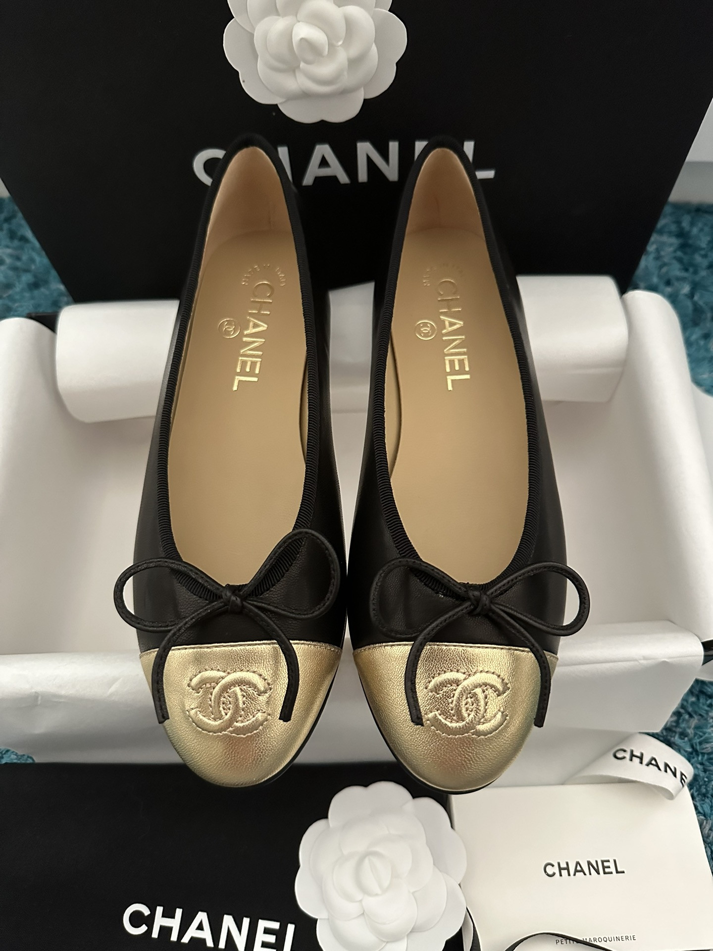 ua Ch*el ballet flats