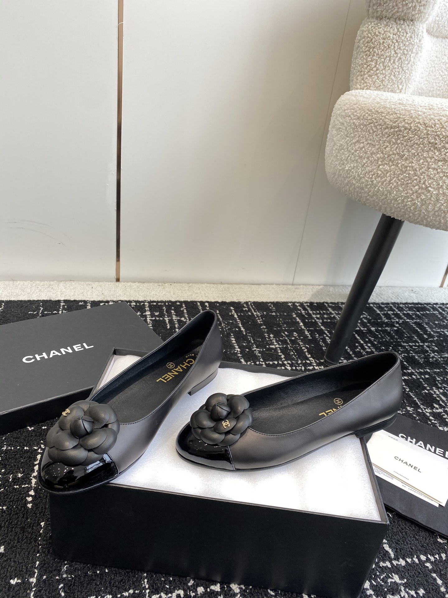 ua Ch*el ballet flats