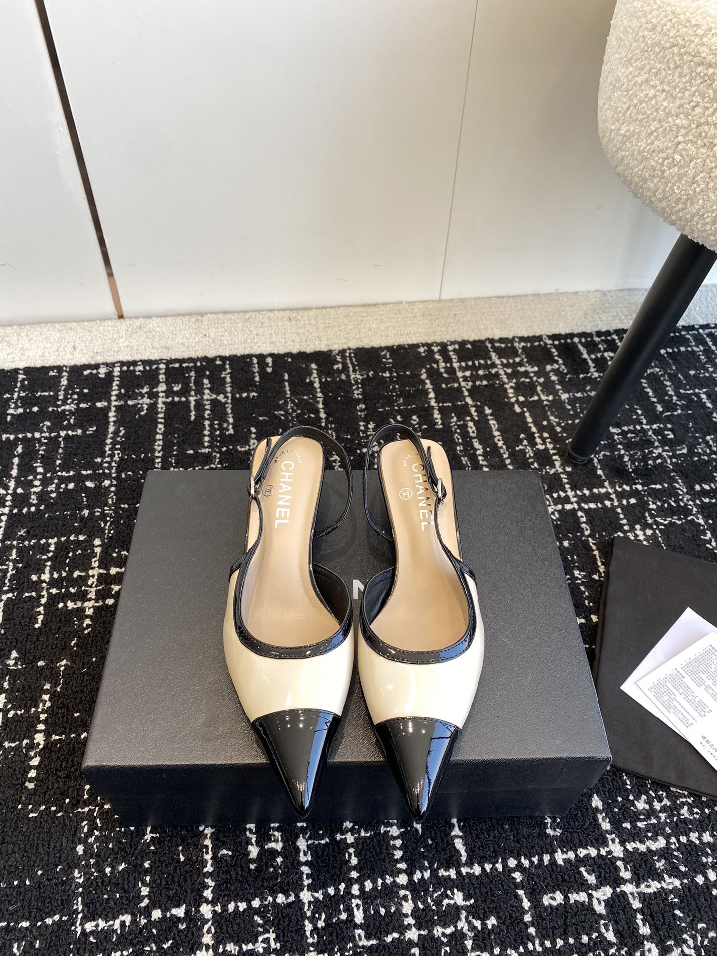 ua Ch*el slingbacks