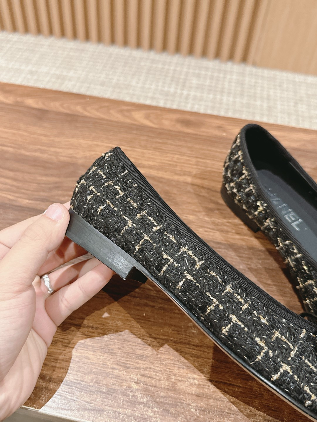 ua Ch*el ballet flats