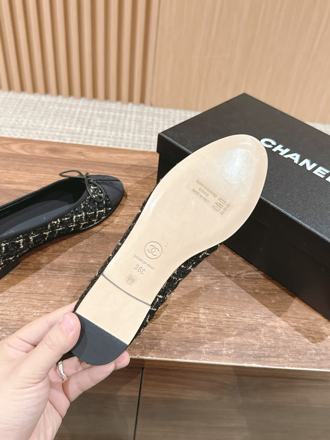 ua Ch*el ballet flats