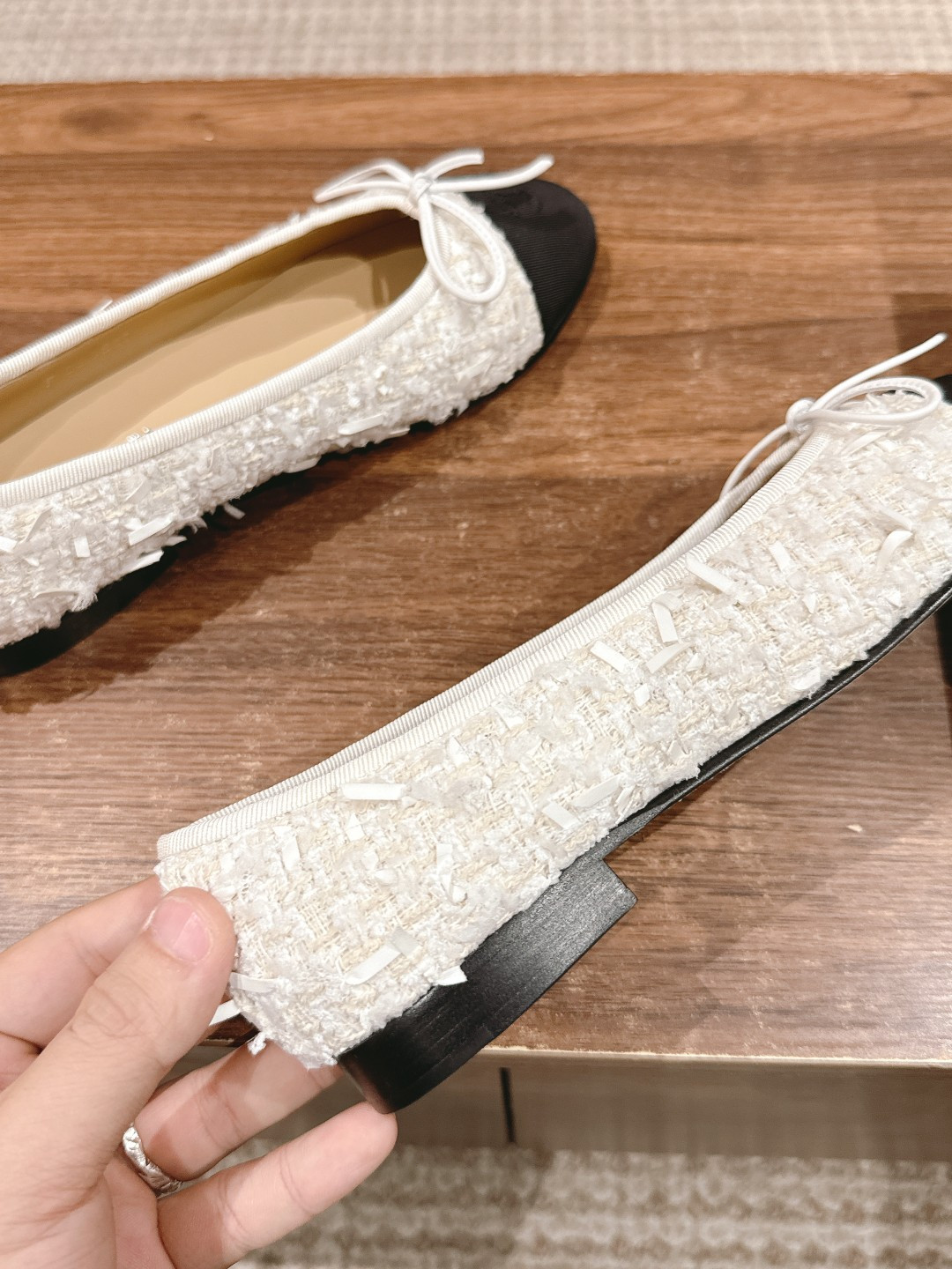 ua Ch*el ballet flats