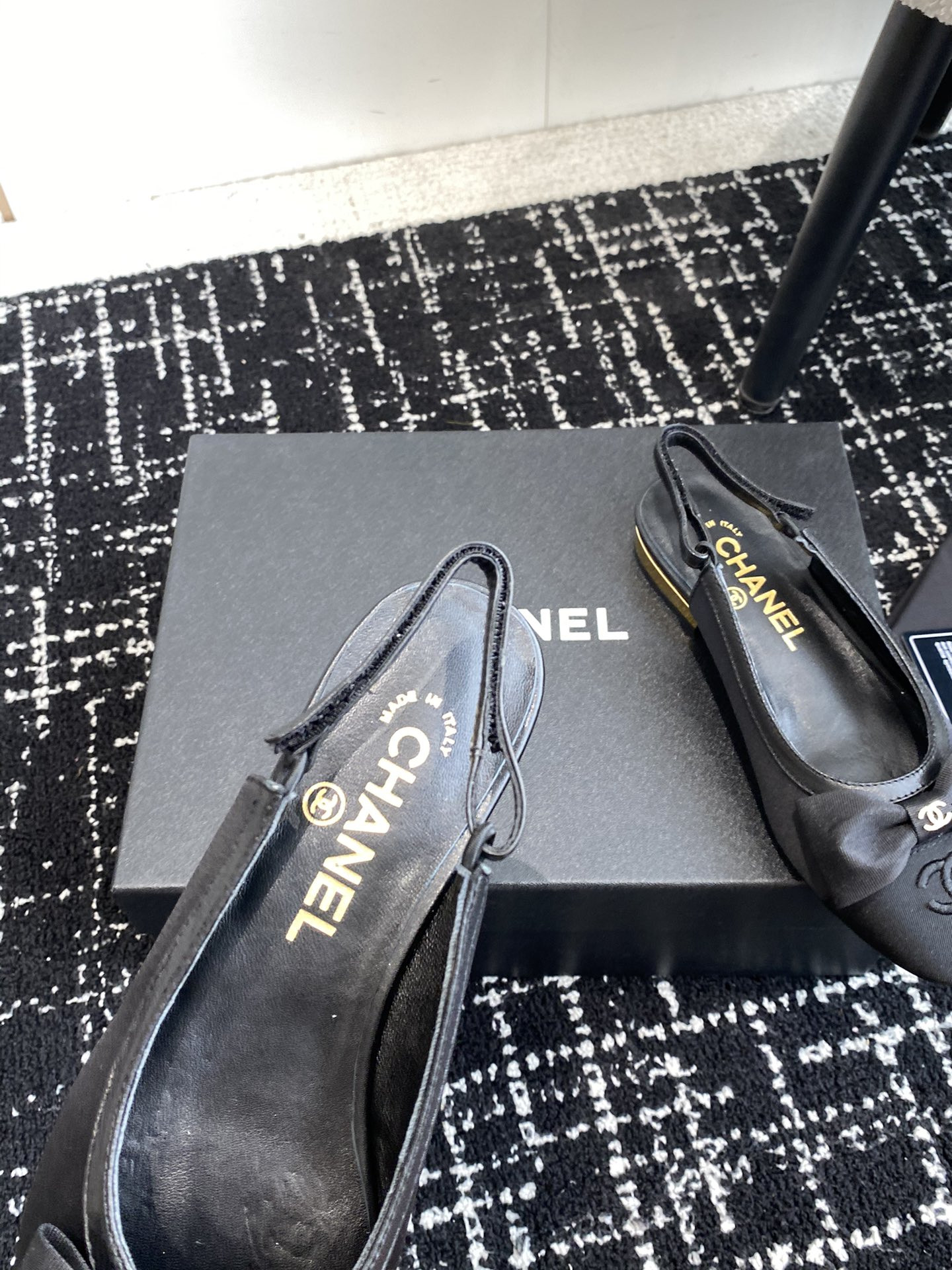 ua Ch*el slingbacks