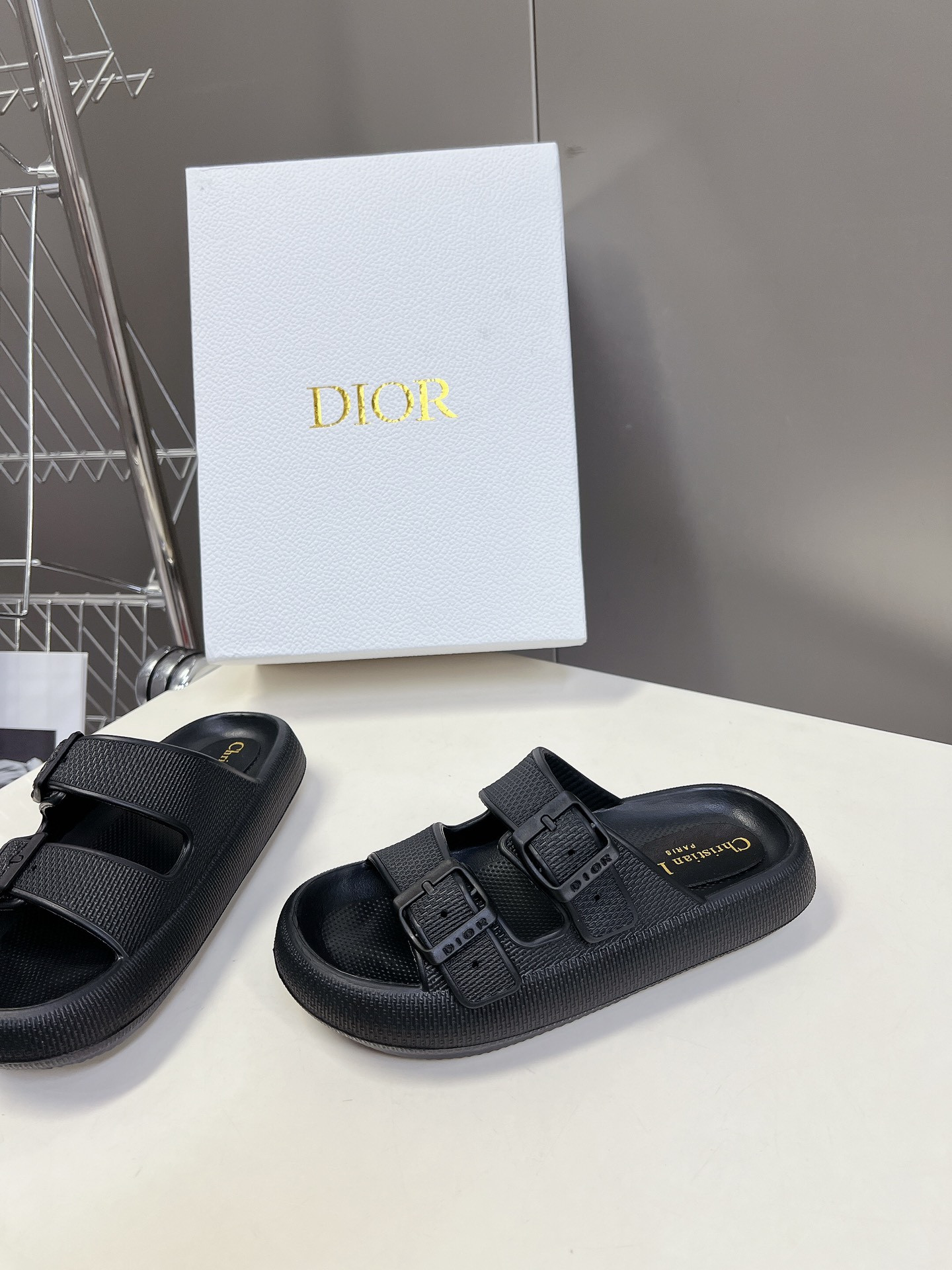 ua D*or slide