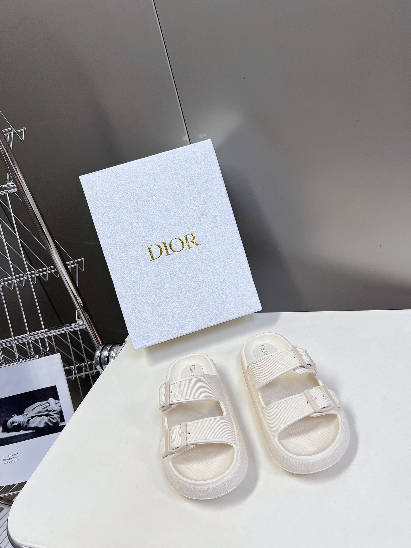 ua D*or slide
