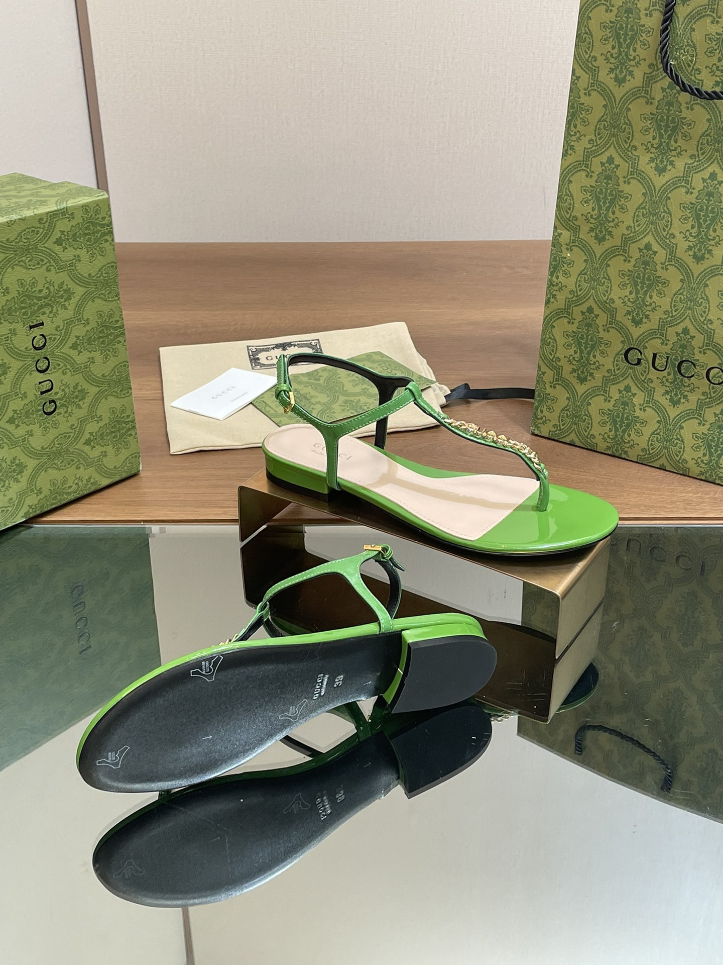 ua G*u*i signoria thong sandal