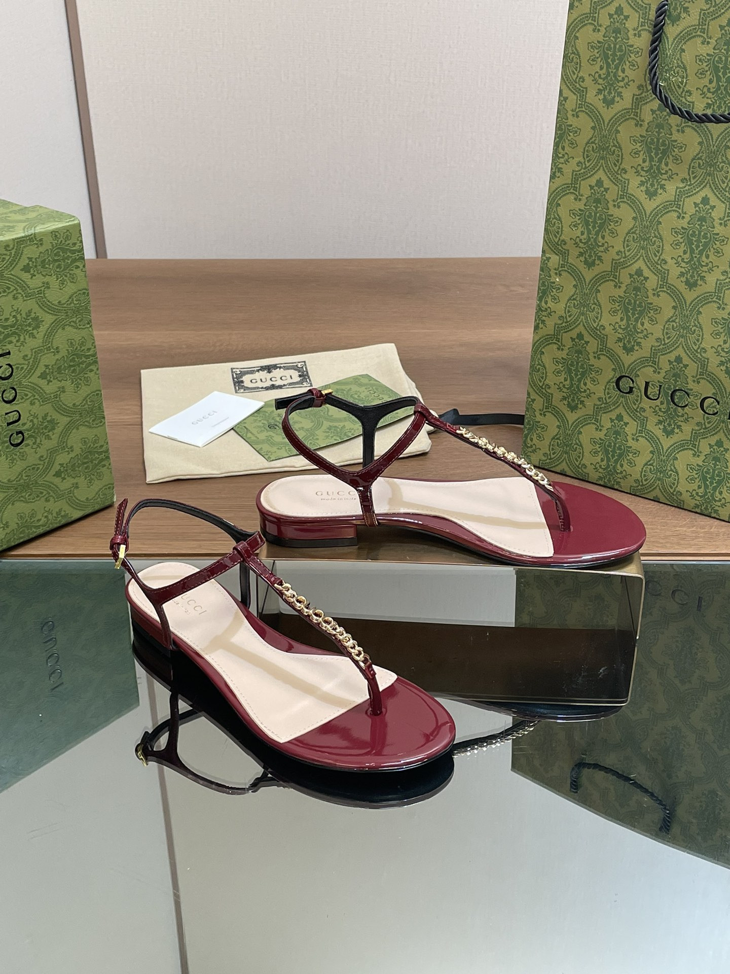 ua G*u*i signoria thong sandal