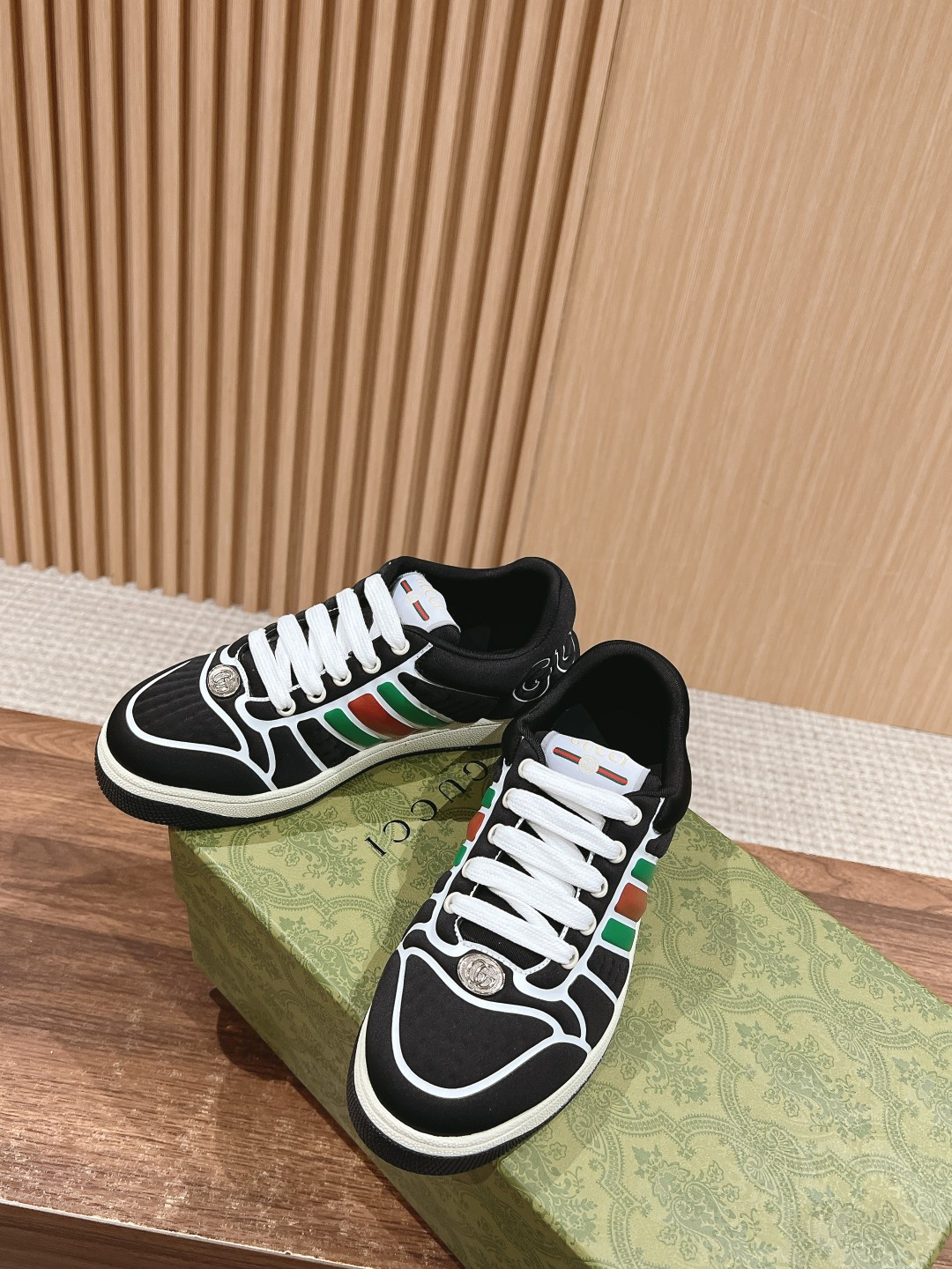 ua G*u*i screener sneaker with web