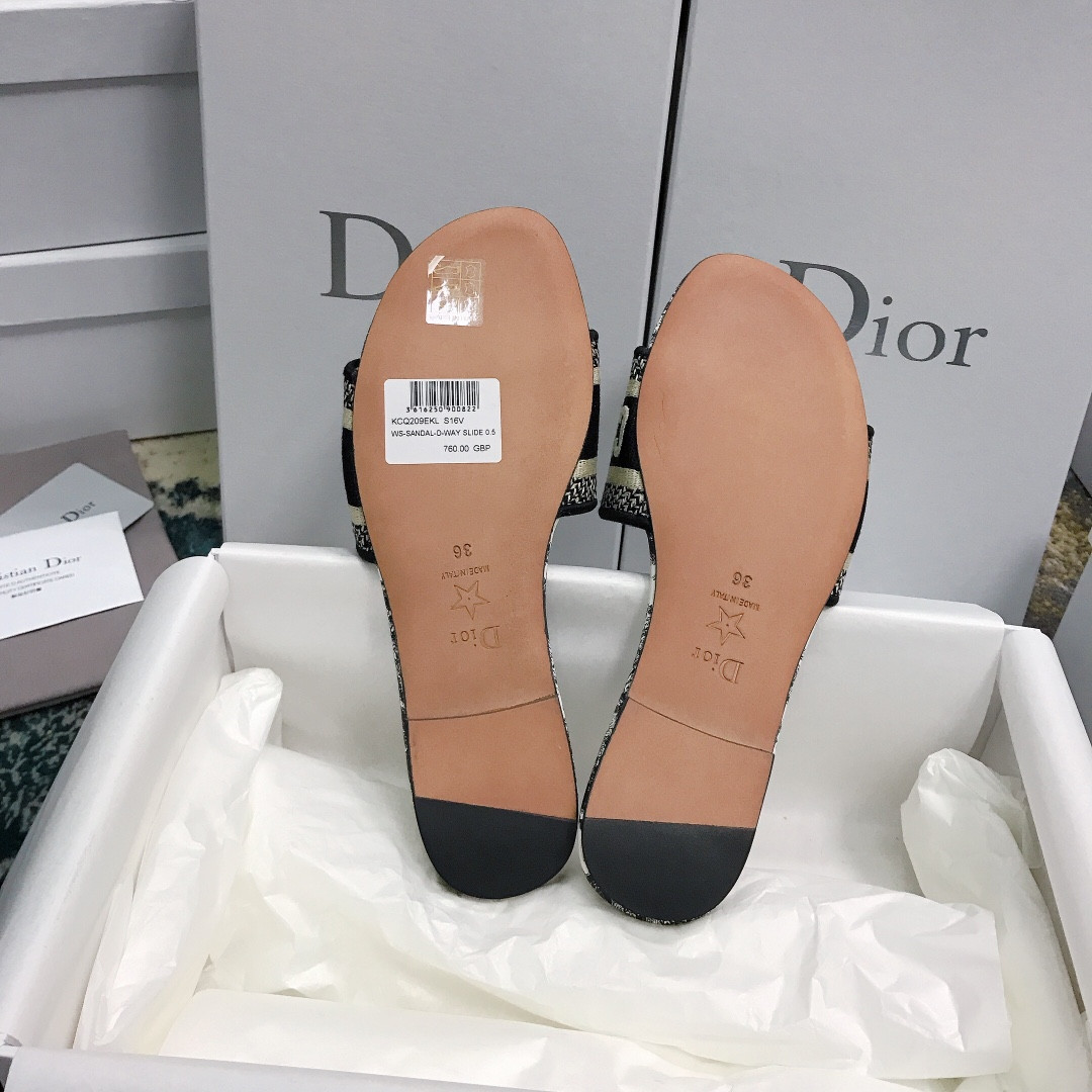 ua D*or dway slide