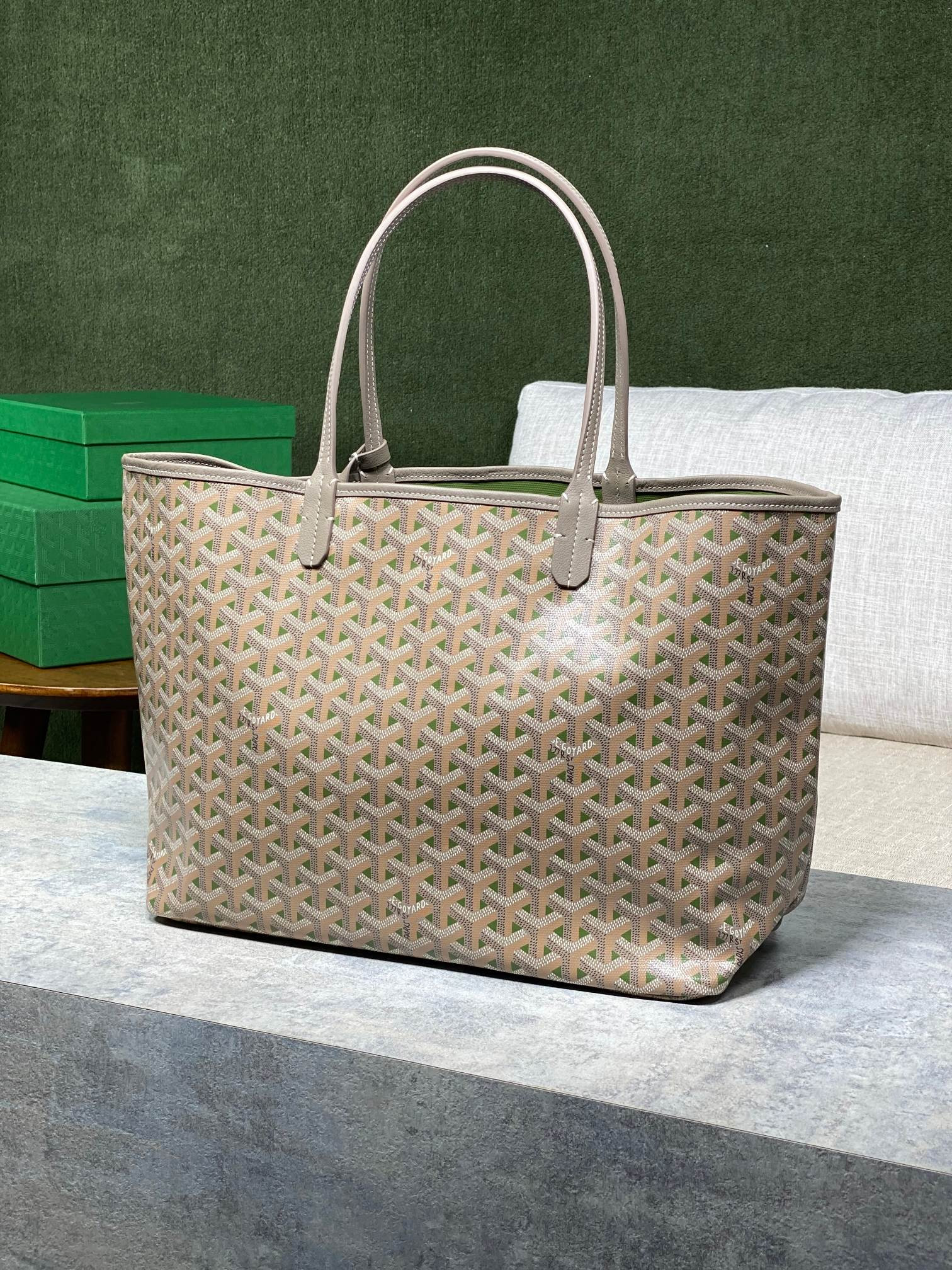 Go*ard small  saint l0*is bag 28 cm x 15 cm x 34 cm