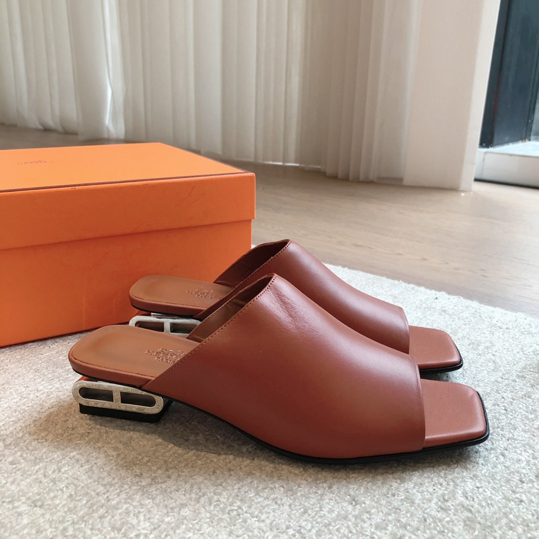 ua H**me5 sandal