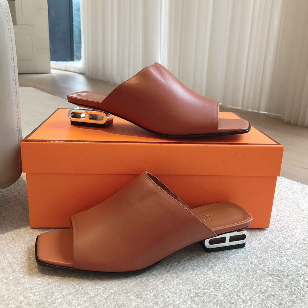 ua H**me5 sandal
