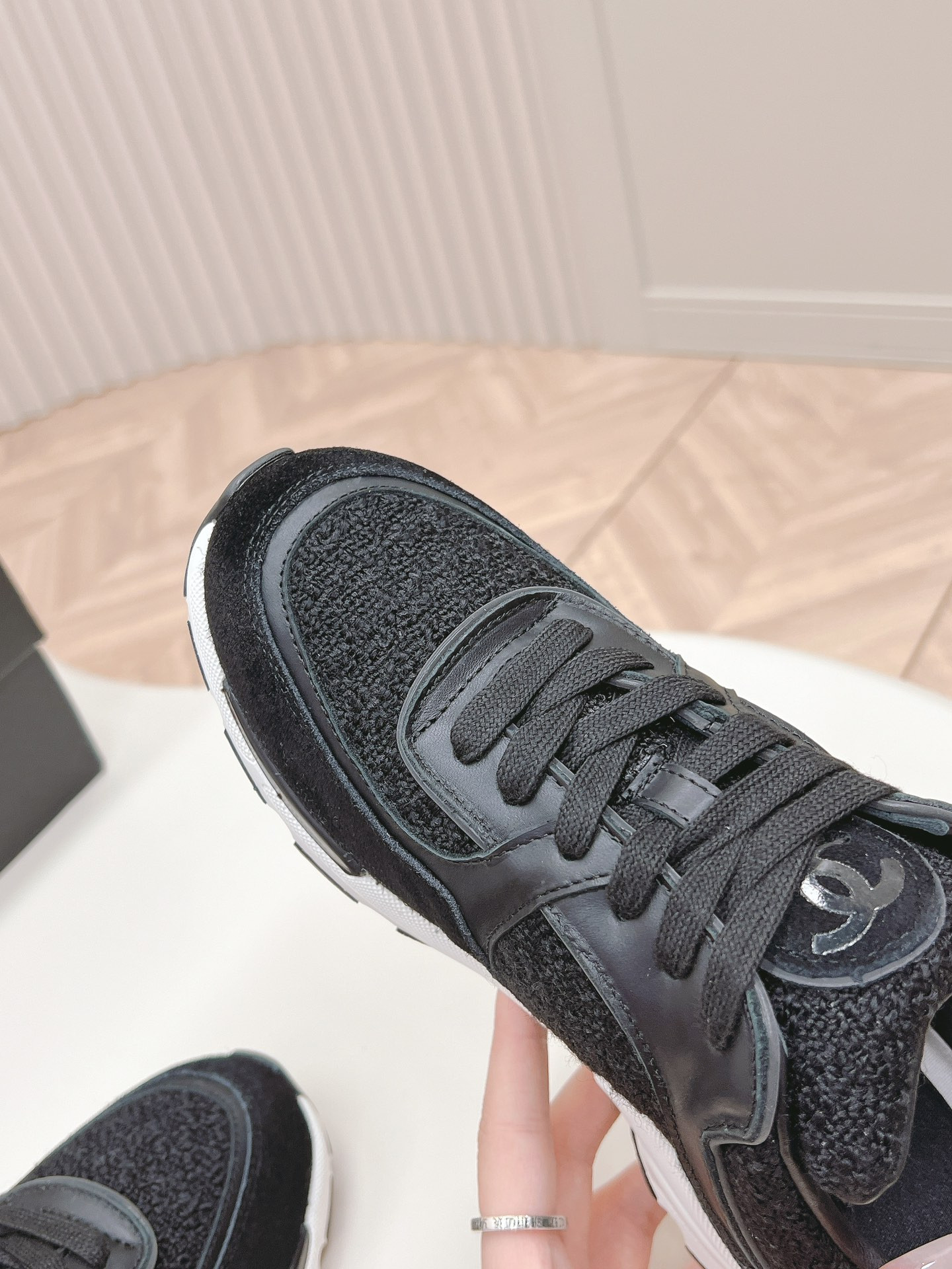 ua Ch*el sneaker