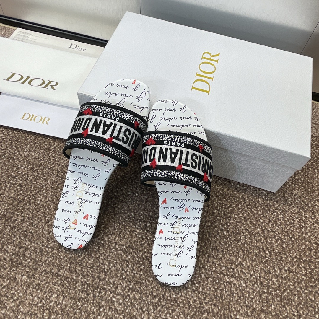ua D*oramour dway slide