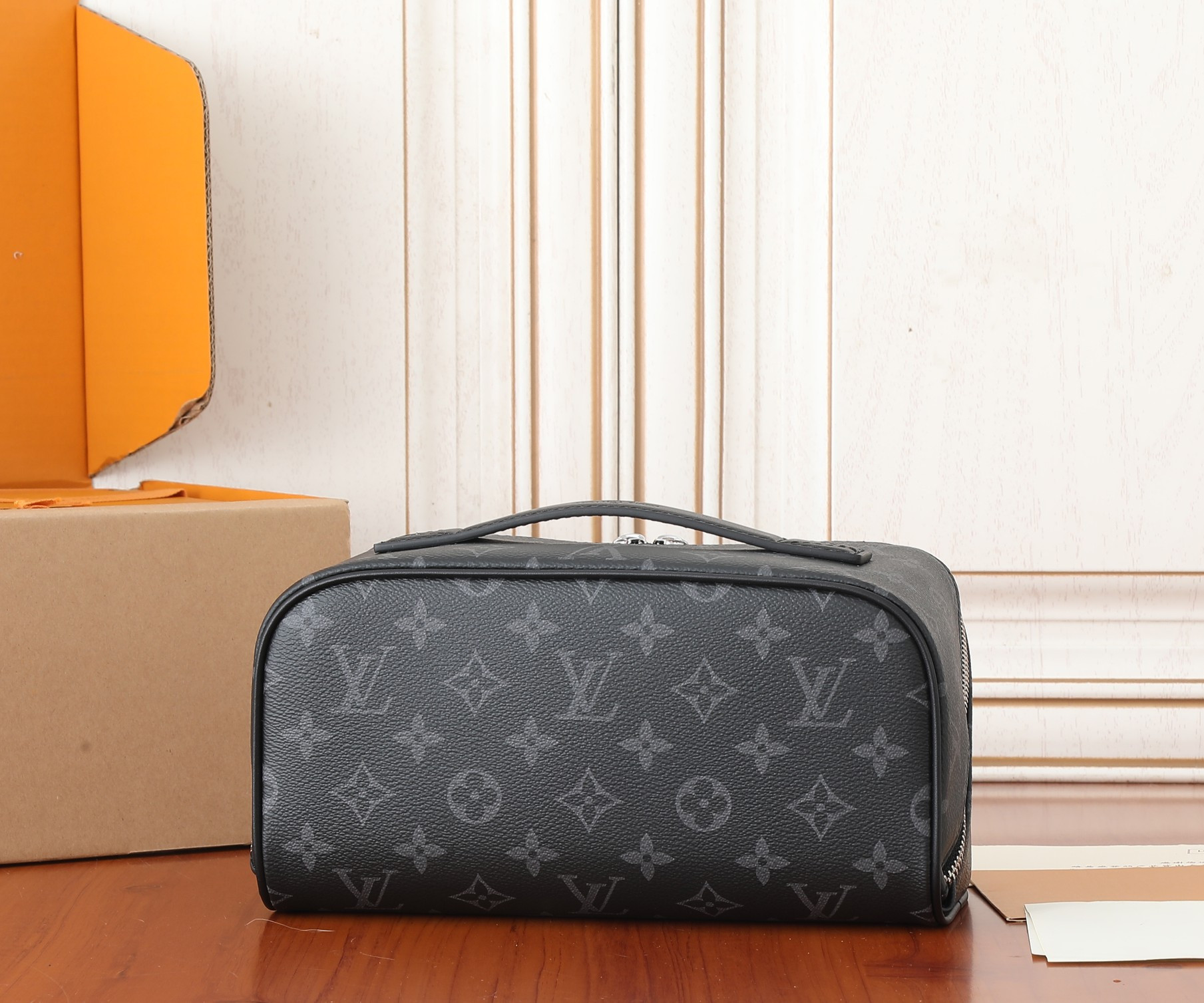 LV Toiletry Bag M11508 24x13x13CM