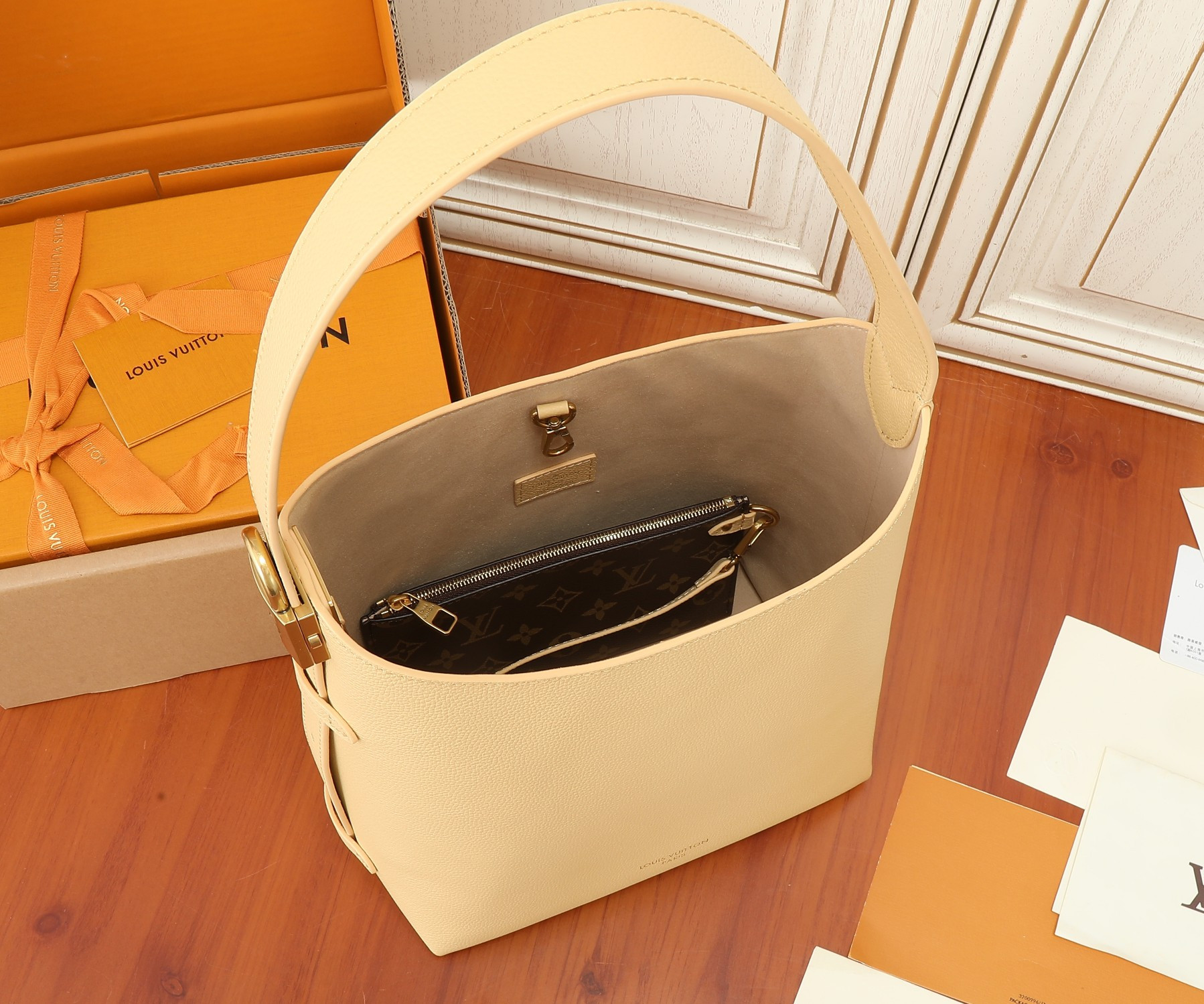 LV Low Key Hobo M25353 24x28x16CM