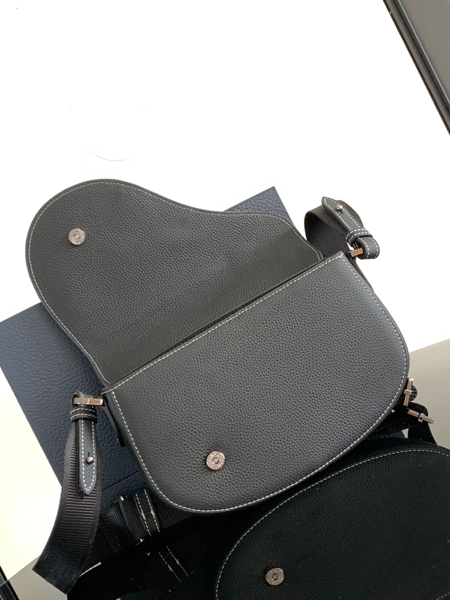 D*or saddle messenger bag 24 x 16.5 x 5.5 cm