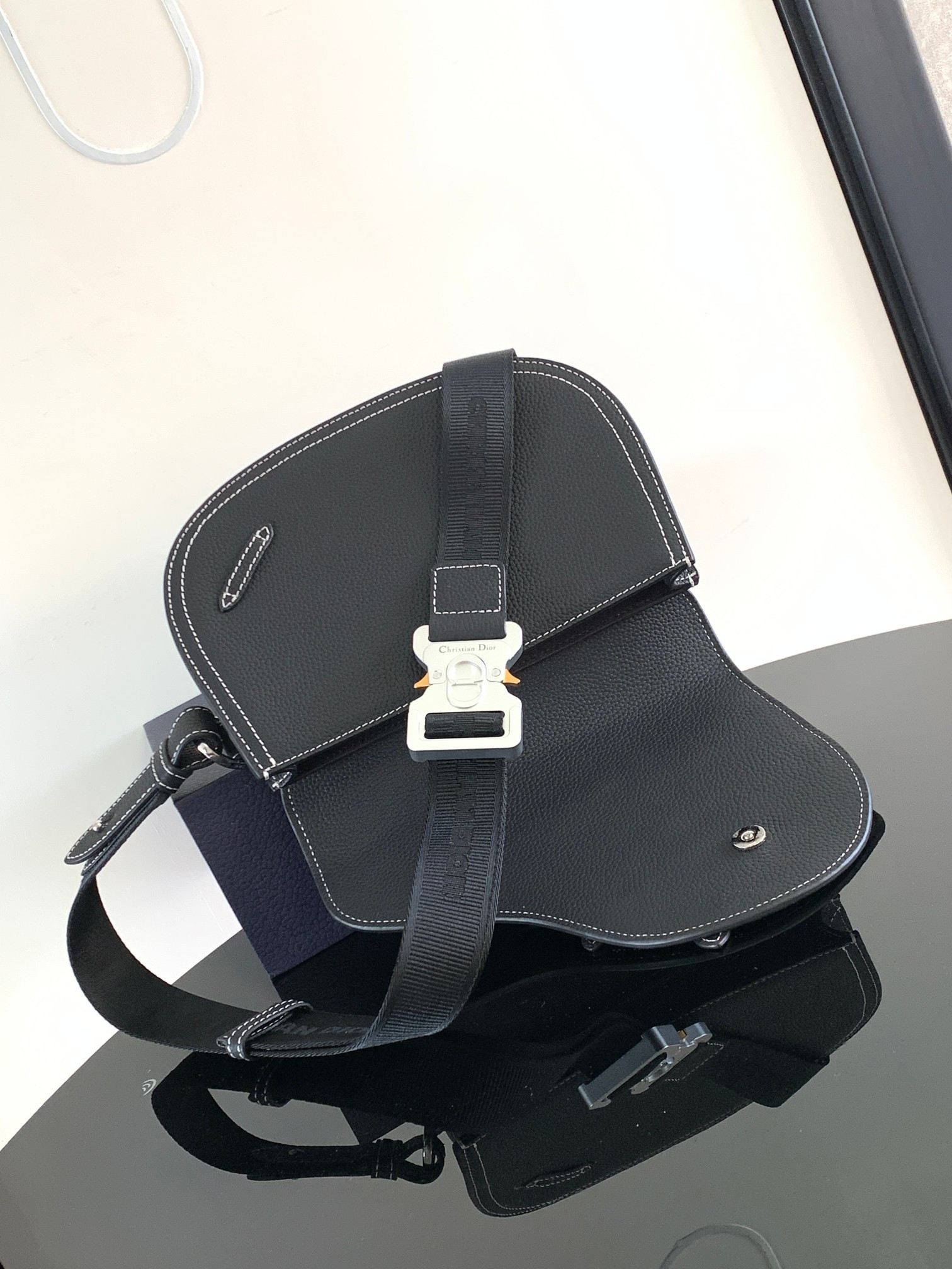 D*or saddle messenger bag 24 x 16.5 x 5.5 cm