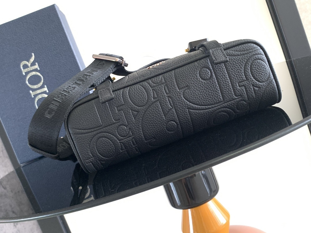 D*or hit the road messenger bag with flap black D*or gravity leather and black grained calfskin  24 x 18 x 8 cm