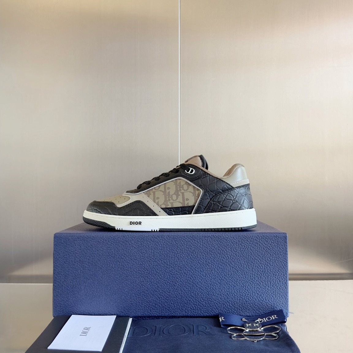 ua D*or b27 sneaker