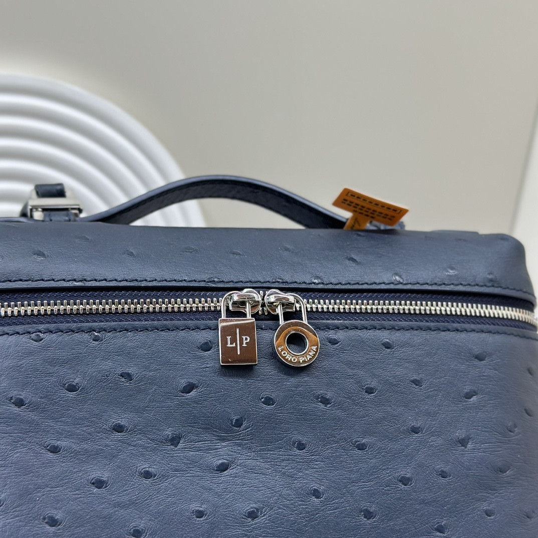 L**o p*ana extra pocket backpack l23.5 ostrich-grained leather 23 x 21 x 8 cm