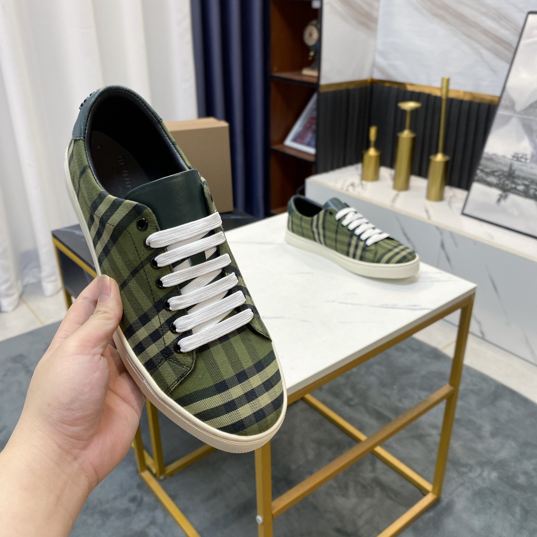 ua B**rry check and leather sneakers