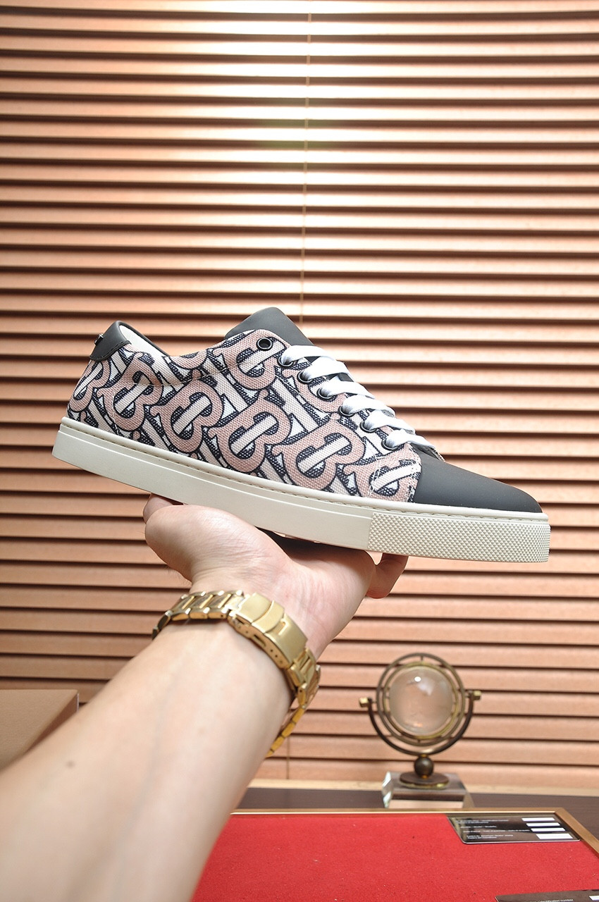 ua B**rry sneakers