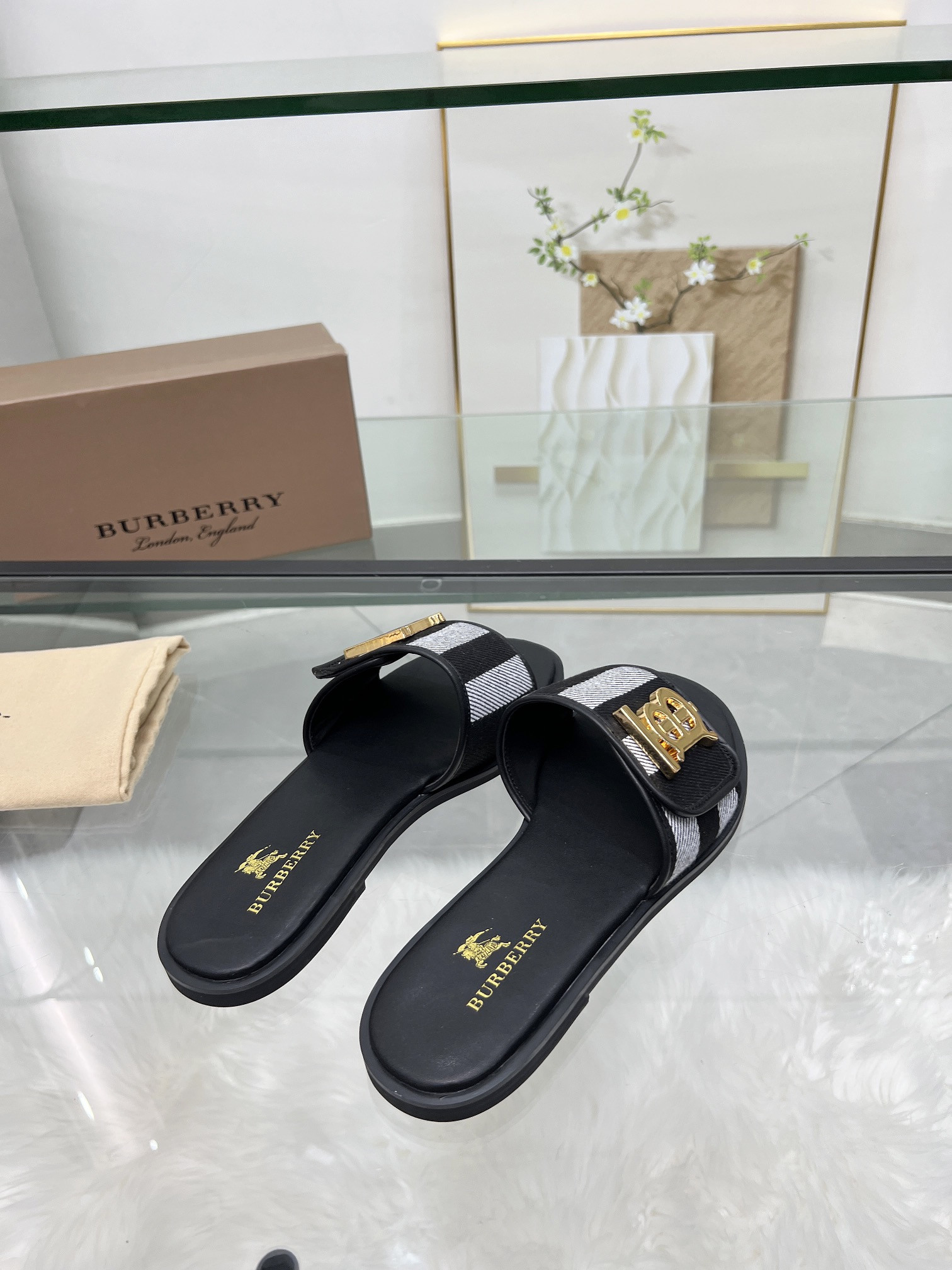 ua B**rry slides