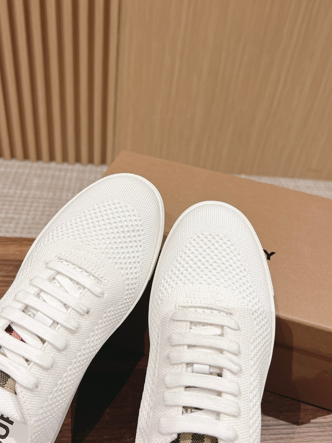 ua B**rry sneakers