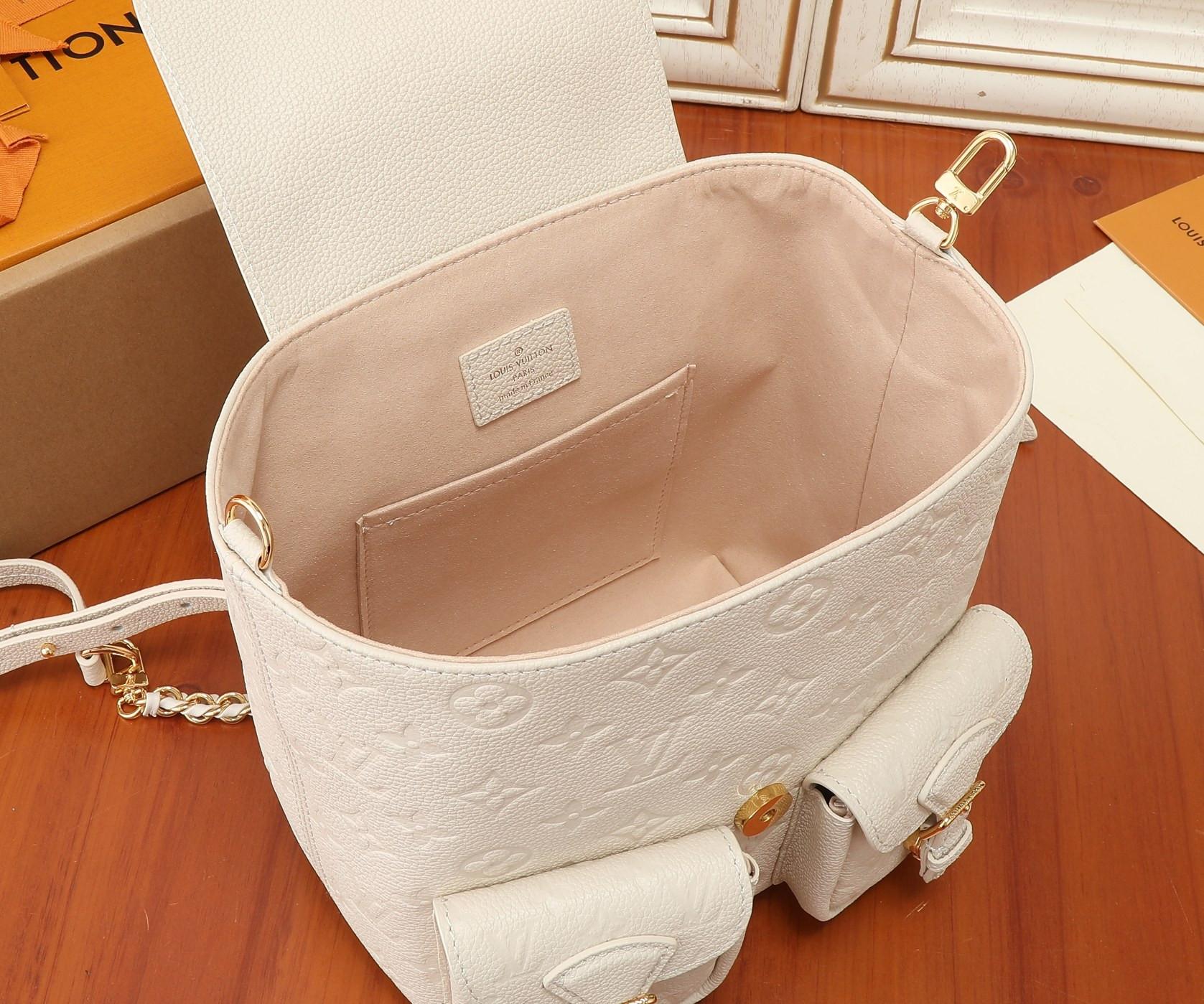 LV Backup M47106 7.9 x 8.7 x 5.5 inches