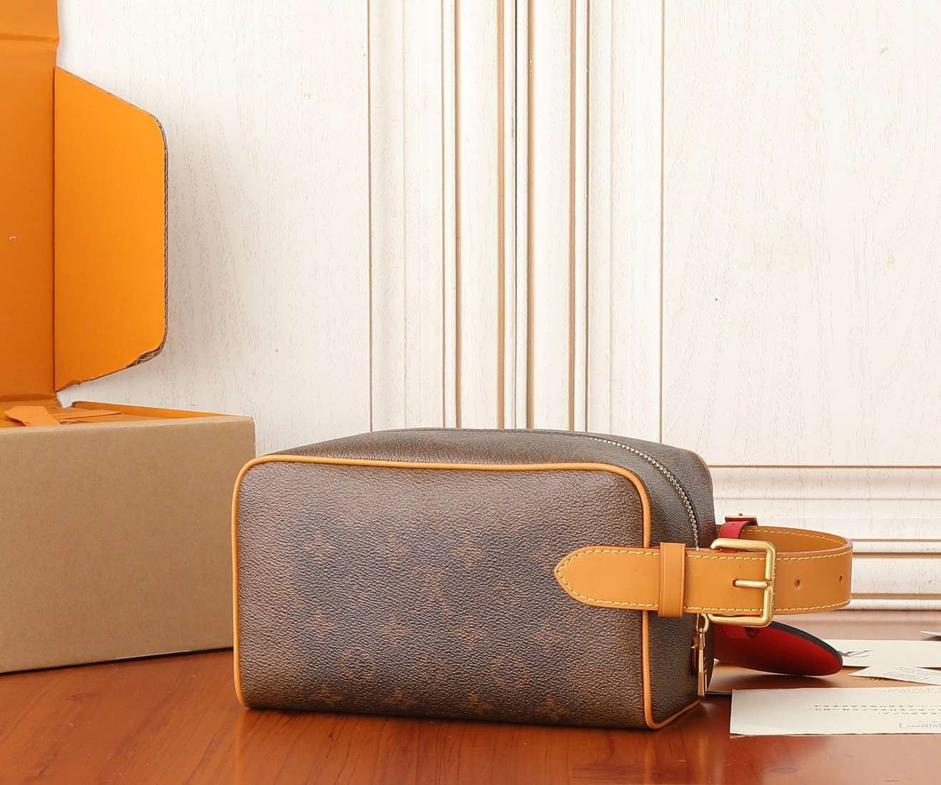 LV Locker Dopp Kit M11765 9.1 x 5.1 x 4.7 inches