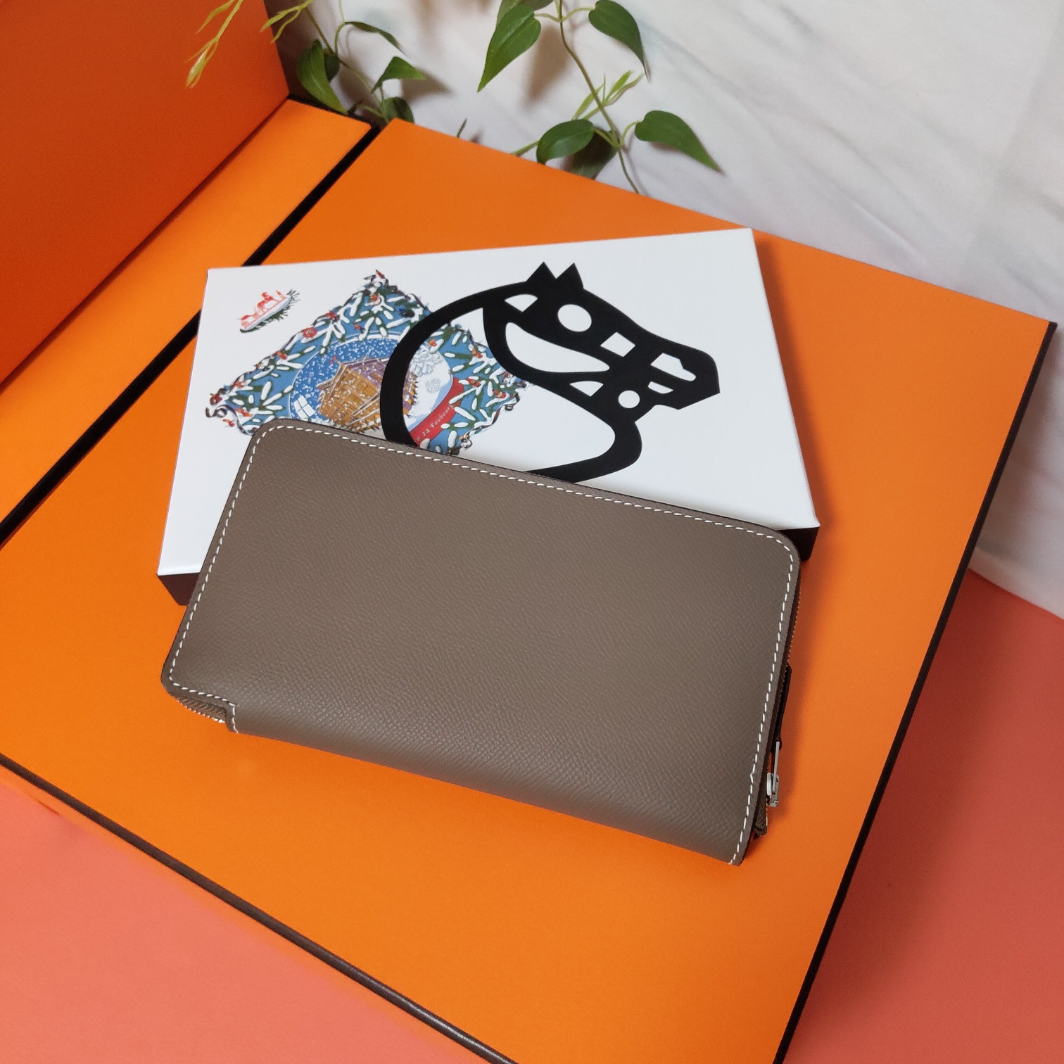 H**me5 long wallet 20x11cm