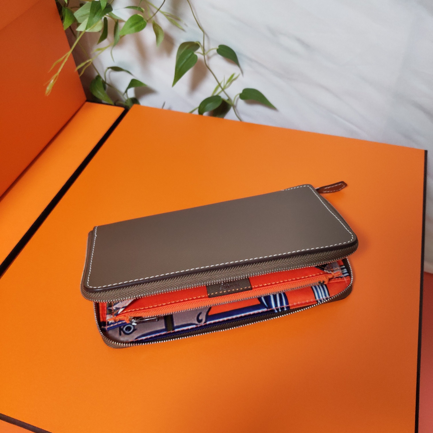 H**me5 long wallet 20x11cm