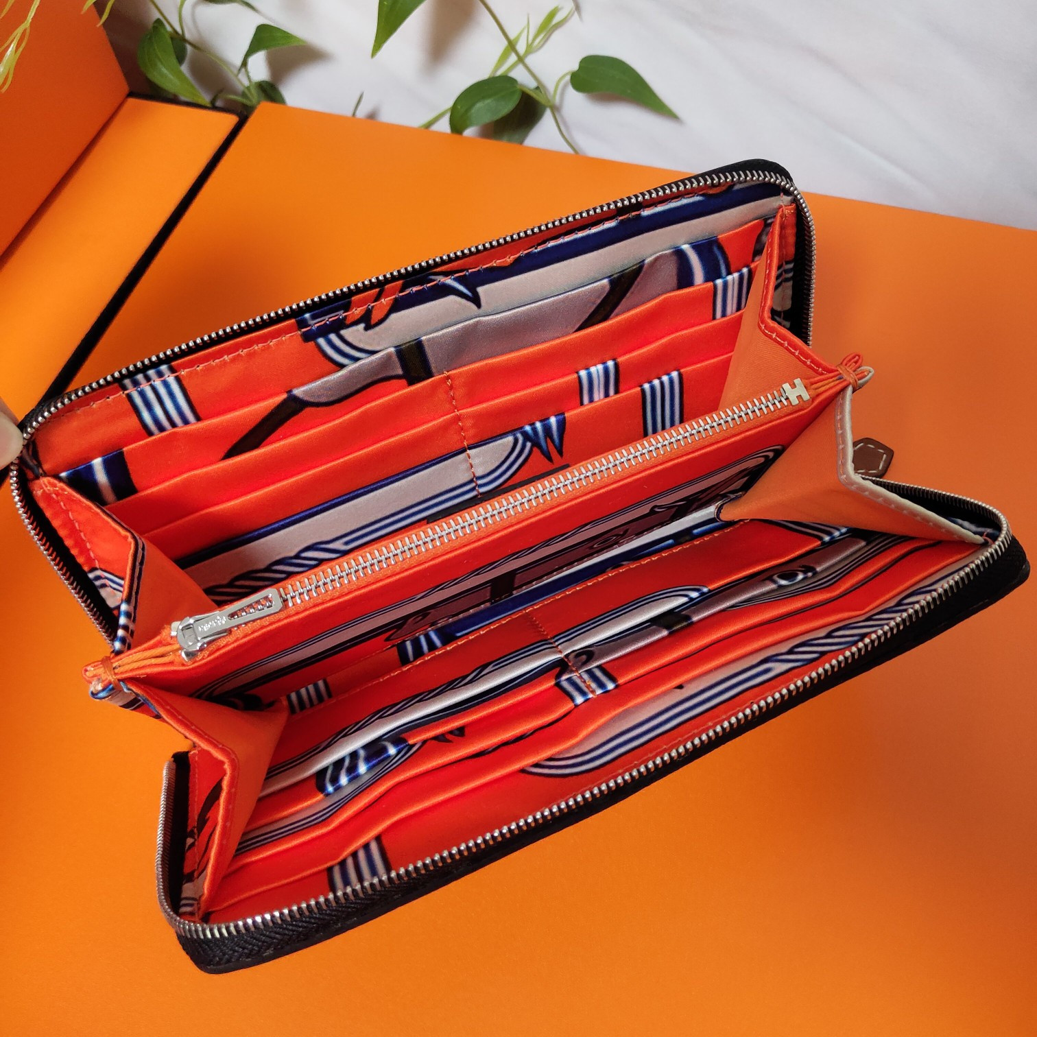 H**me5 long wallet 20x11cm