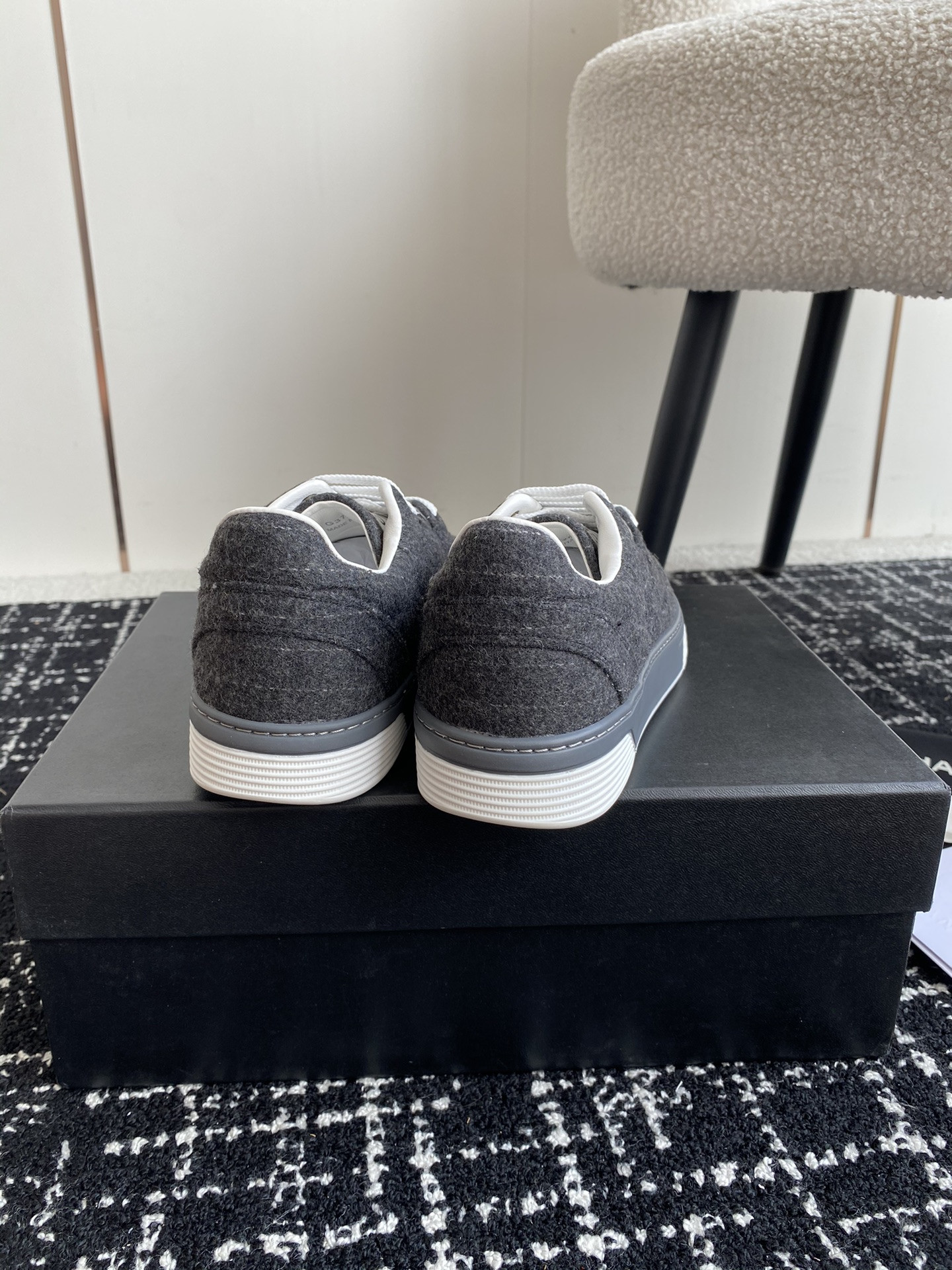 ua Ch*el sneaker