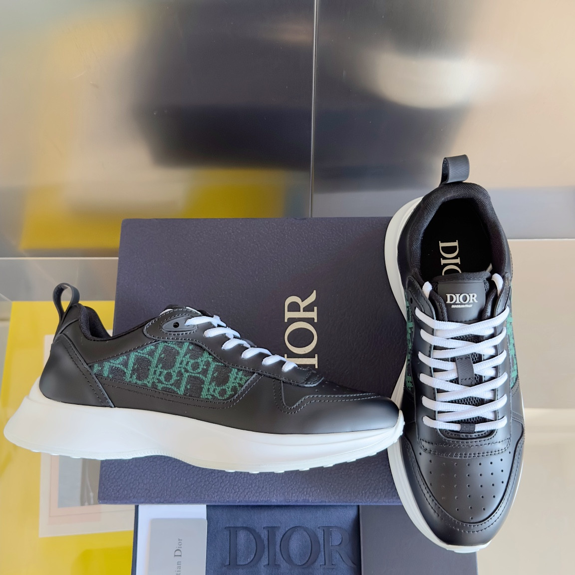 ua D*or b25 runner sneaker