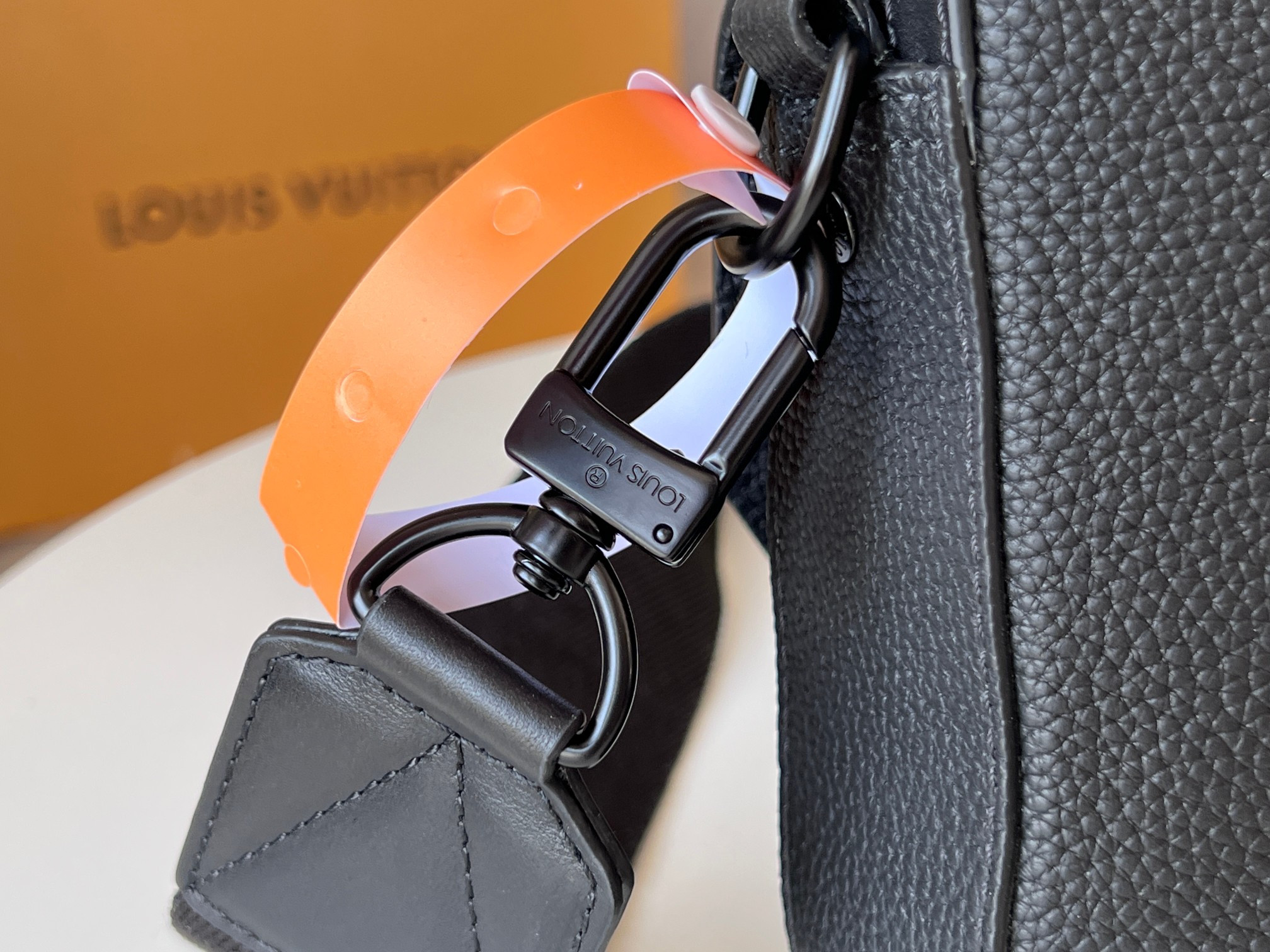 LV Fastline Messenger M22482 23.5×18×7CM