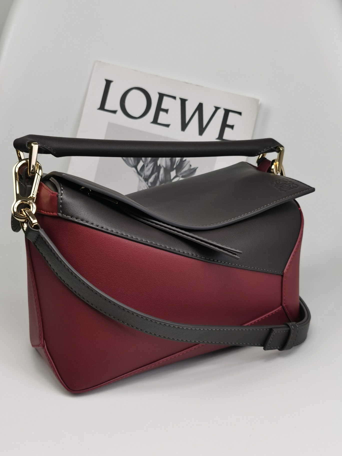 L0ew* small puzzle bag in classic calfskin 24x10.5x16.5cm