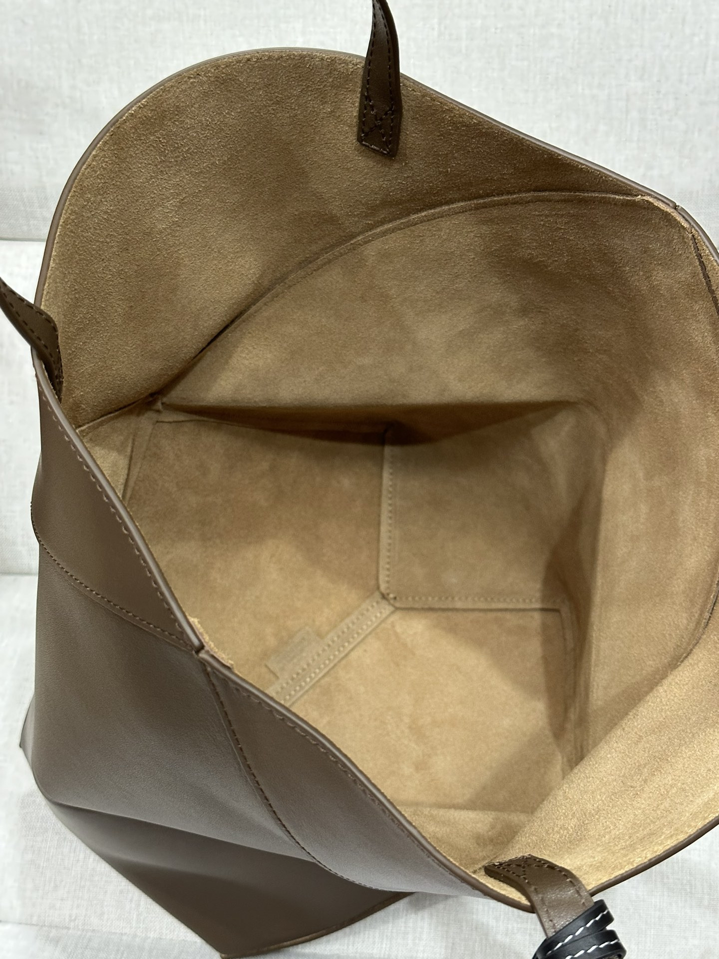 L0ew* medium puzzle fold tote in shiny calfskin 25.5x14.5x31.5cm