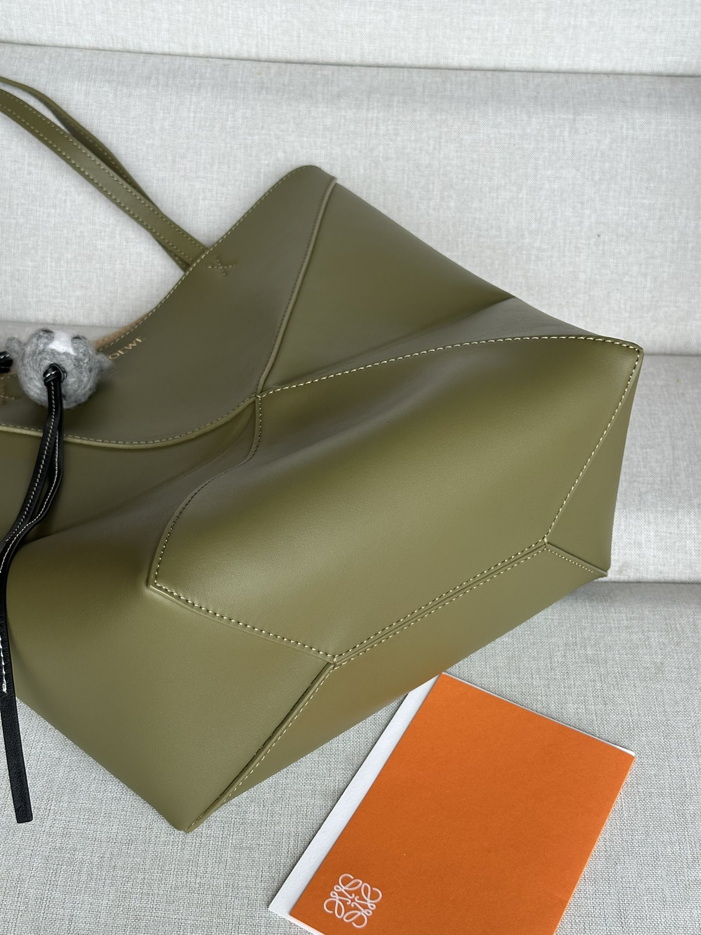 L0ew* medium puzzle fold tote in shiny calfskin 25.5x14.5x31.5cm
