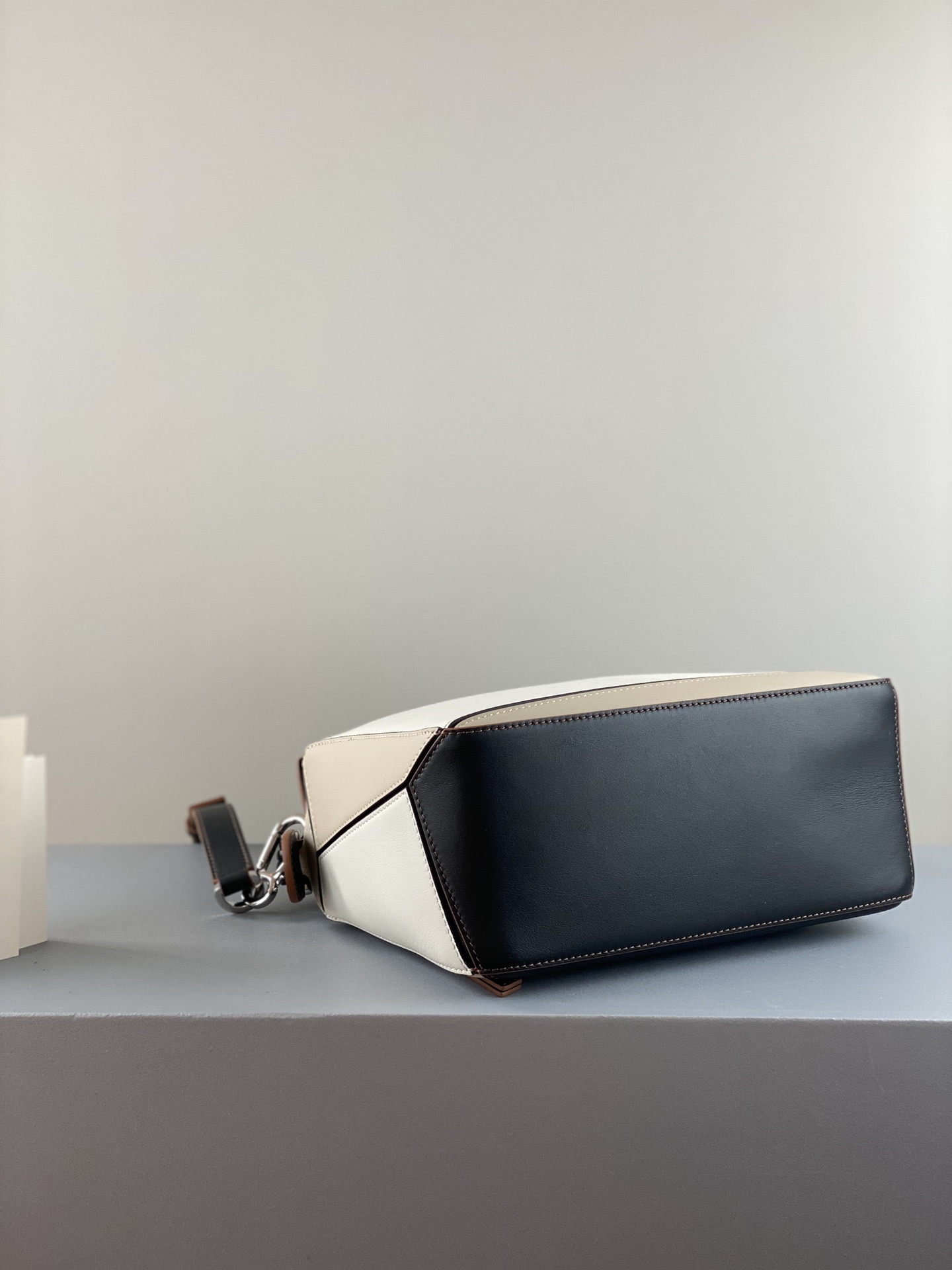 L0ew* small puzzle bag in classic calfskin 24x10.5x16.5cm