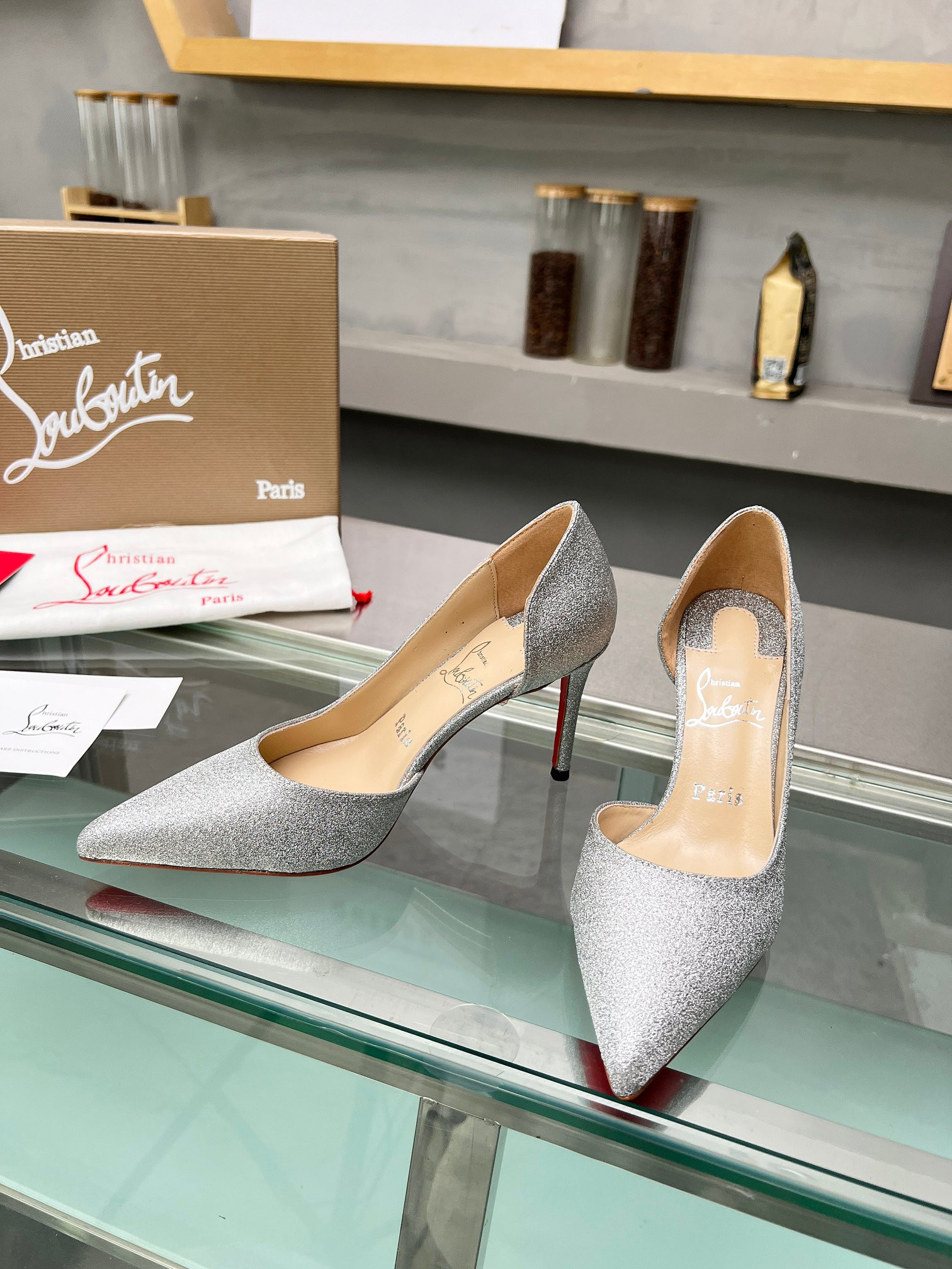 ua ch**an louboutin cl red-botT0m shoes