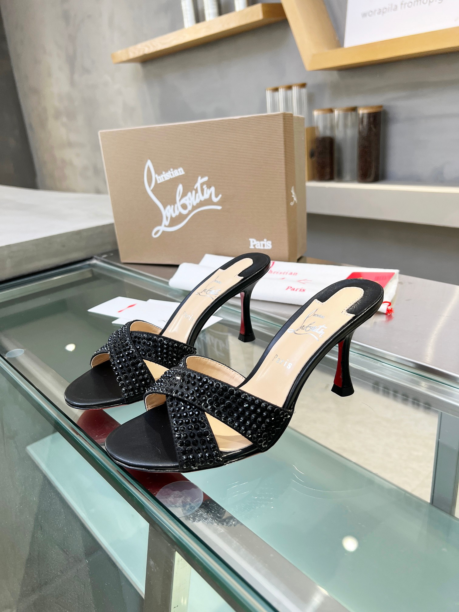 ua ch**an louboutin cl red-botT0m shoes