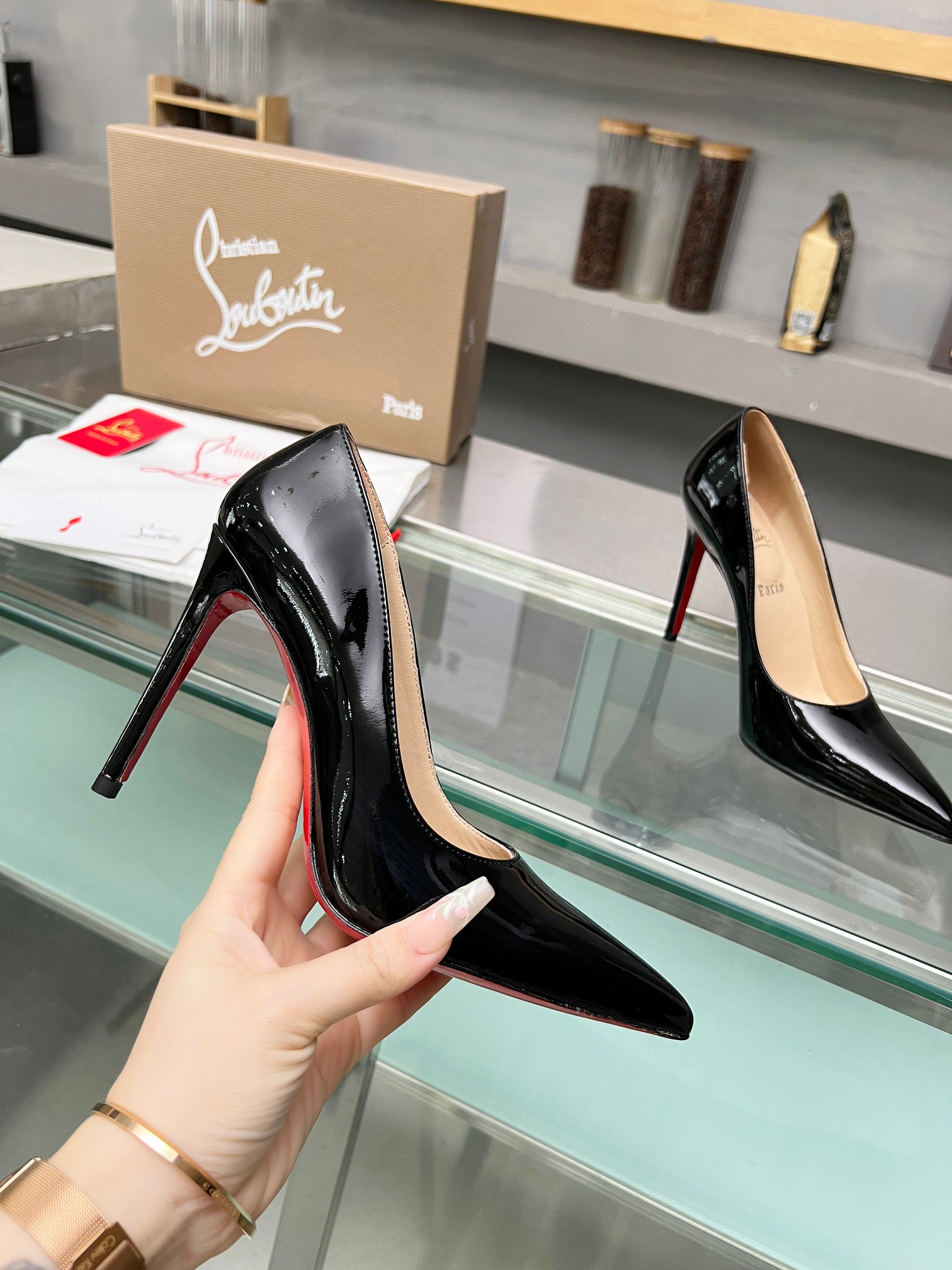 ua ch**an louboutin cl red-botT0m shoes