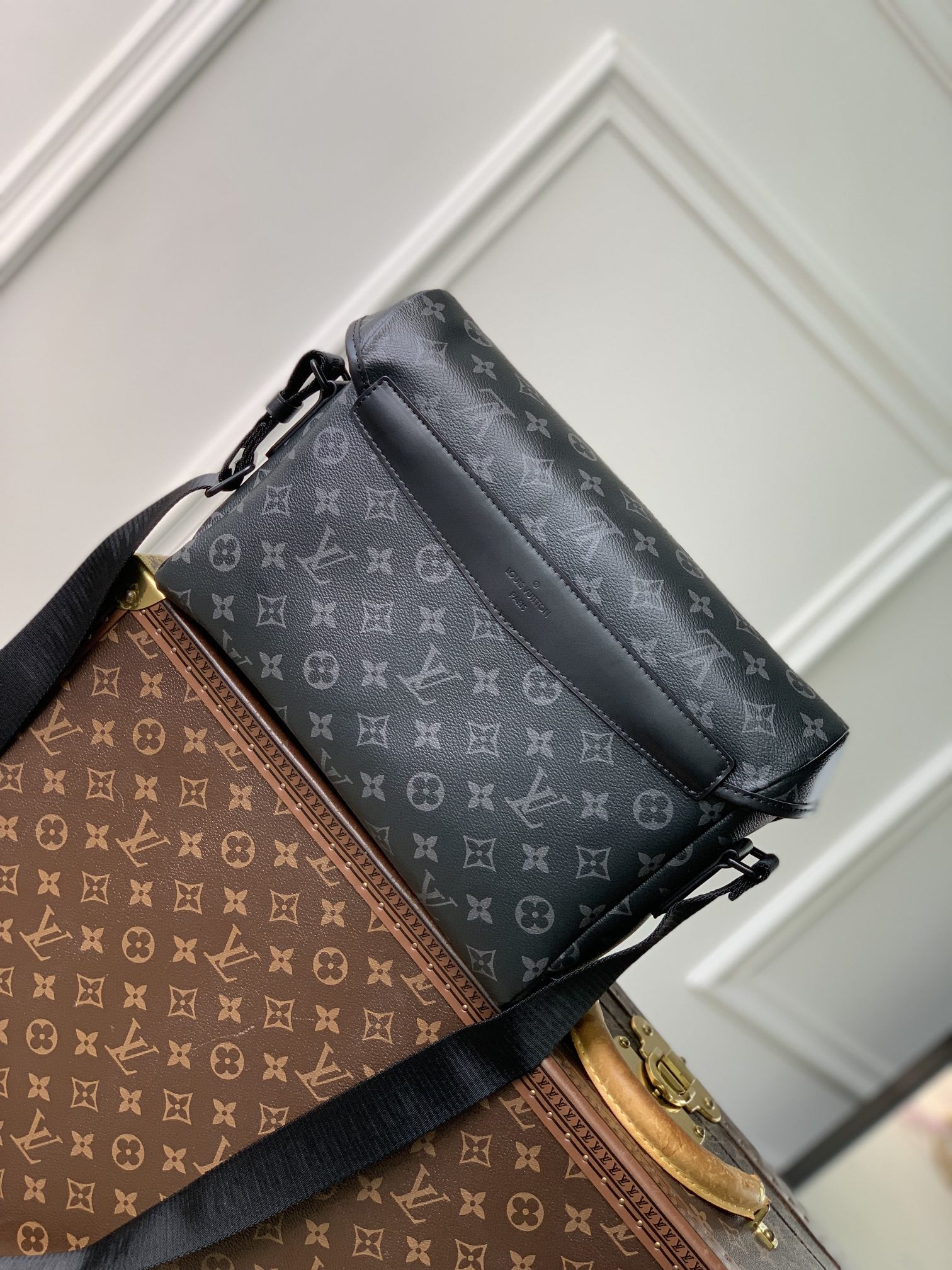 LV Messenger Voyager PM M12517  22.5 x 11 x 33 cm